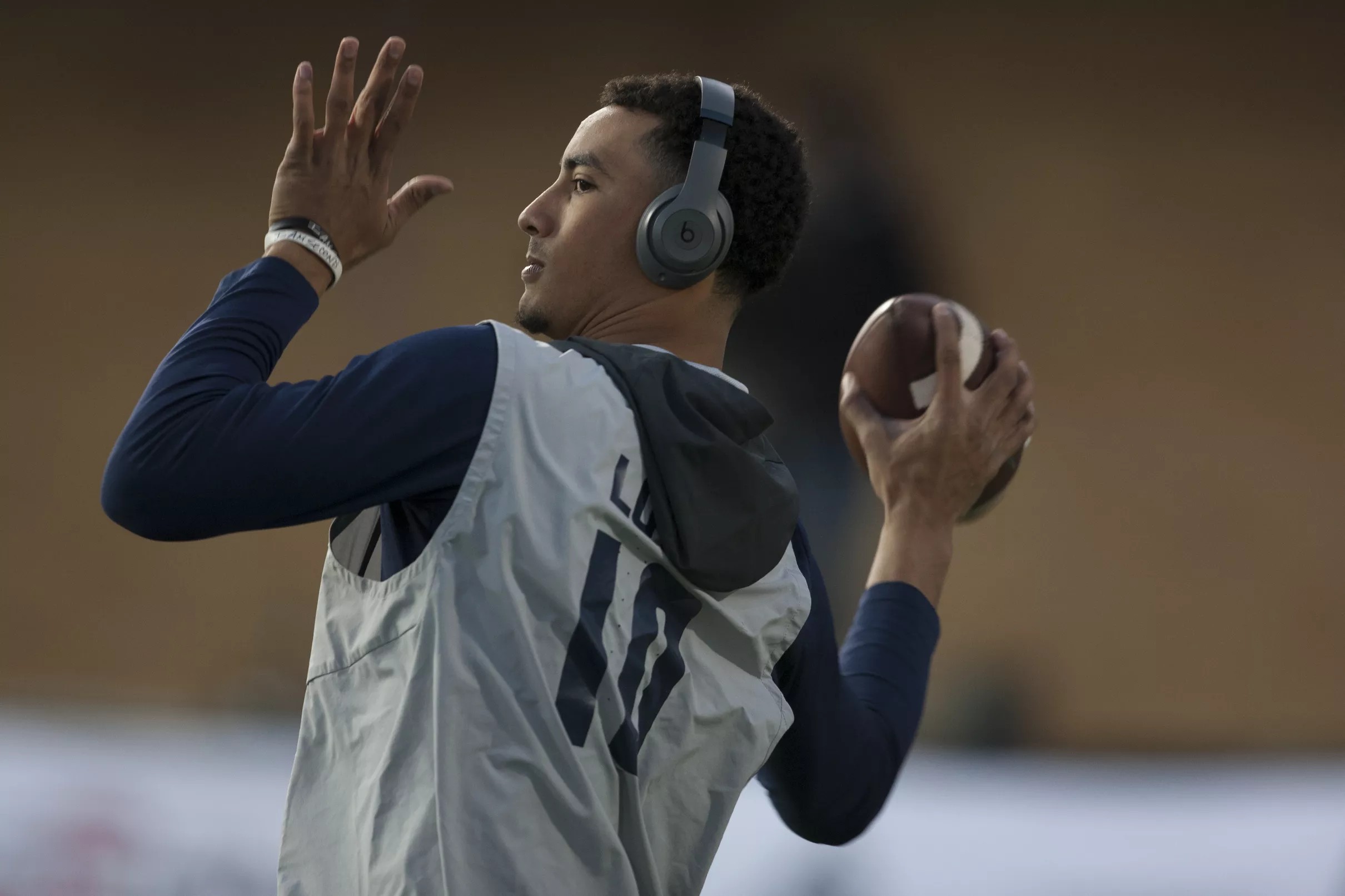 Observations from quarterback and wide receiver throwing drills on