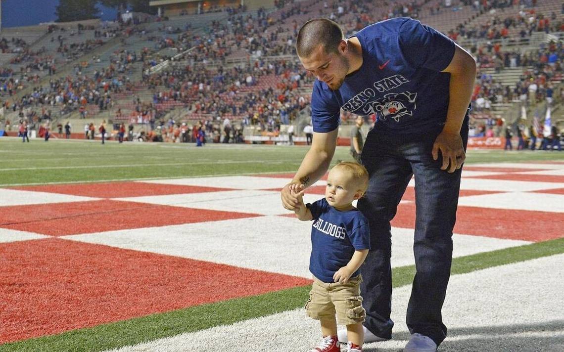 Fresno State to retire Derek Carr's No. 4 jersey in September