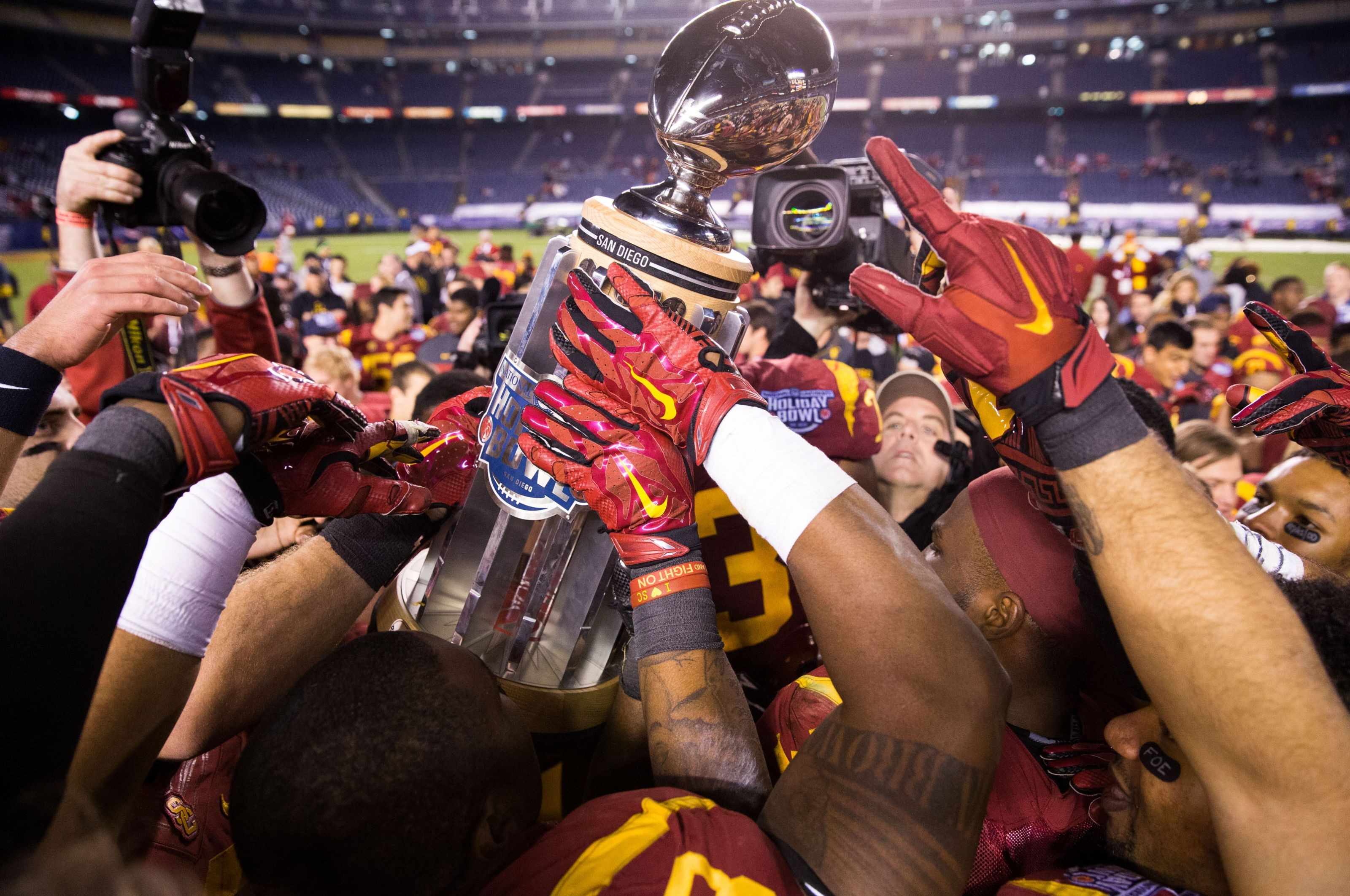 USC football: Trojans to play Iowa Hawkeyes in 2019 Holiday Bowl 