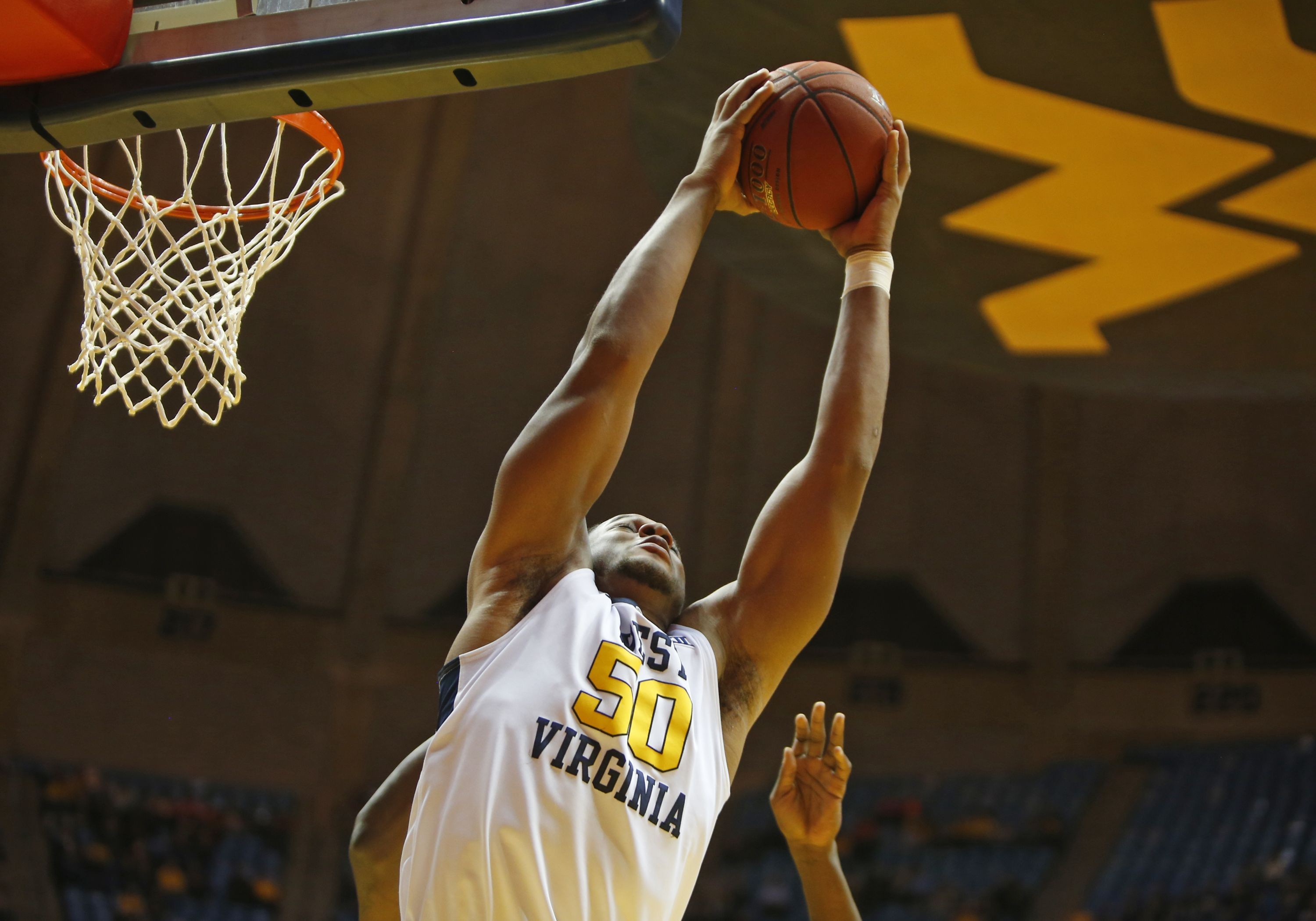 WVU basketball Team improves to 20 in Big 12 by topping KSU