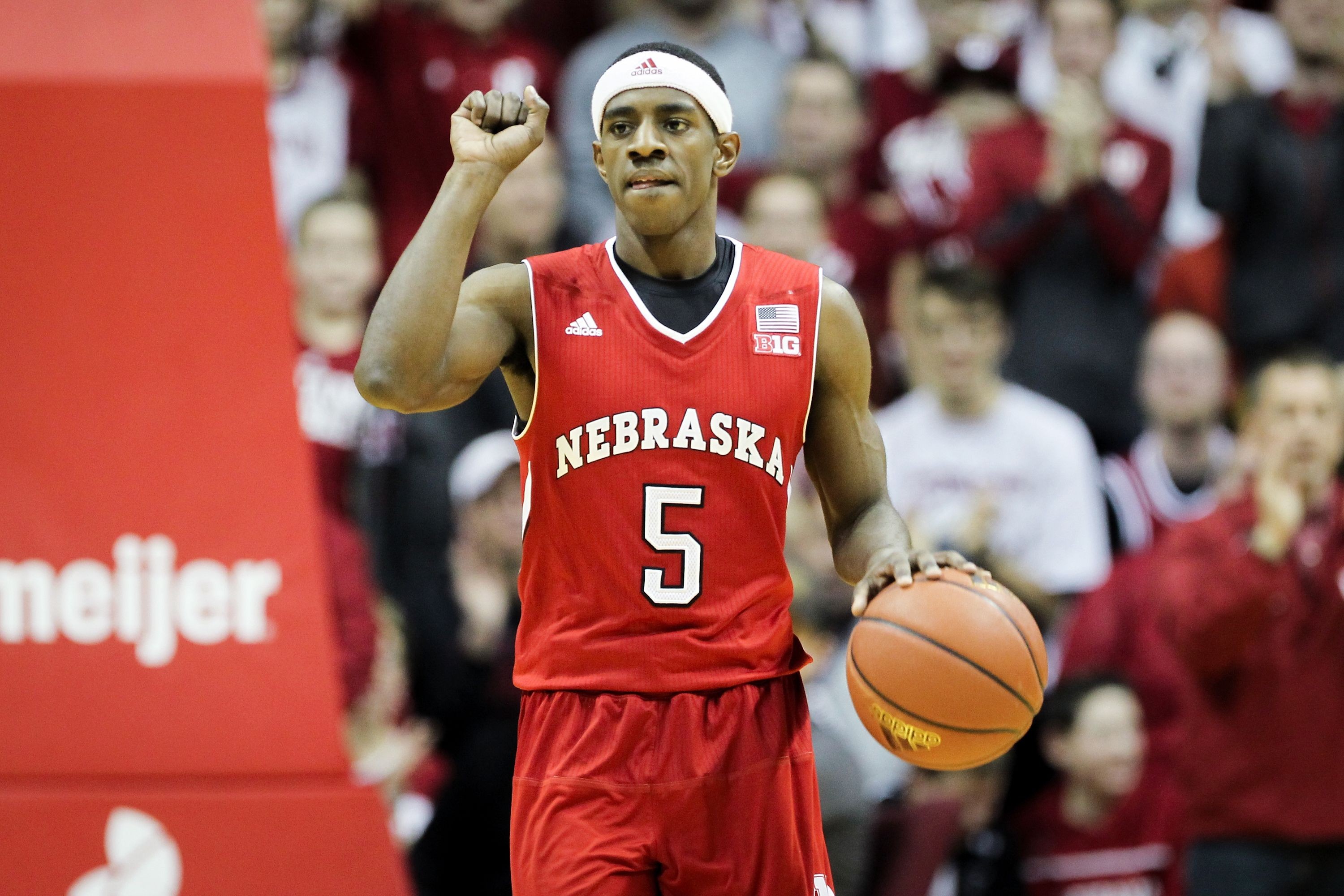 nebraska-basketball-team-bands-together-to-protest-white-nationalist