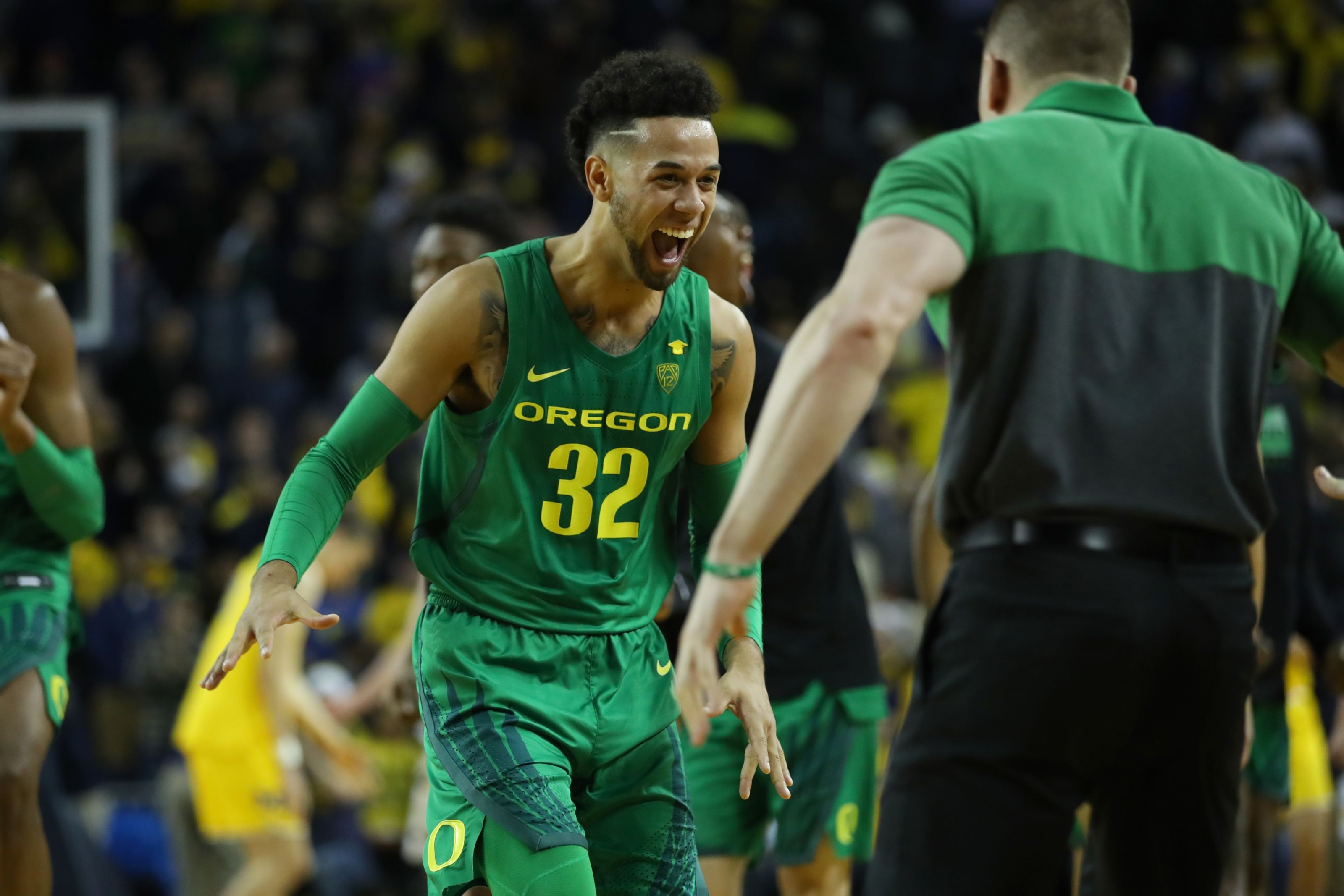 Oregon Basketball Ducks Get Road Win In Overtime At Michigan