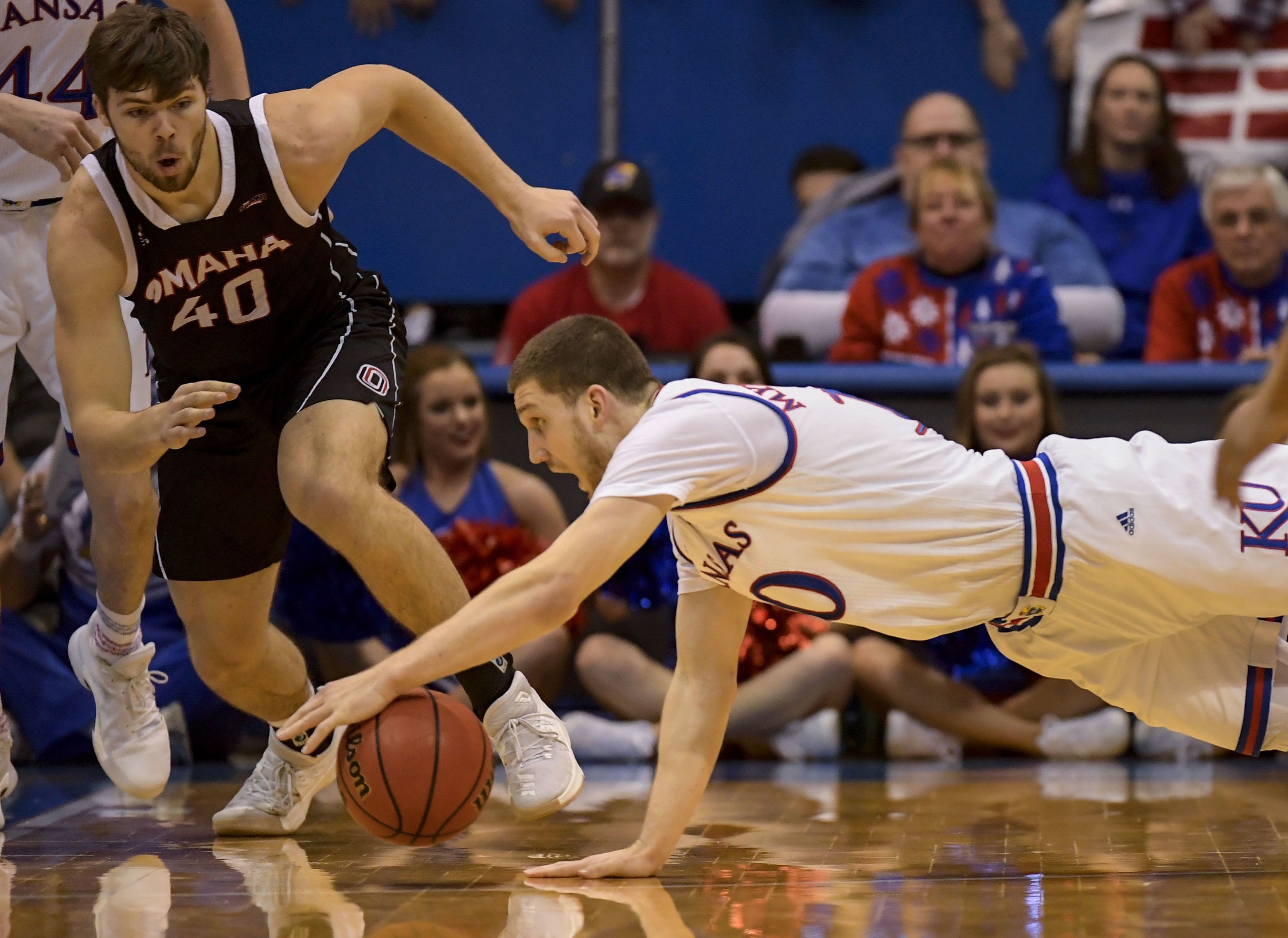 kansas-basketball-jayhawks-run-away-from-mavericks