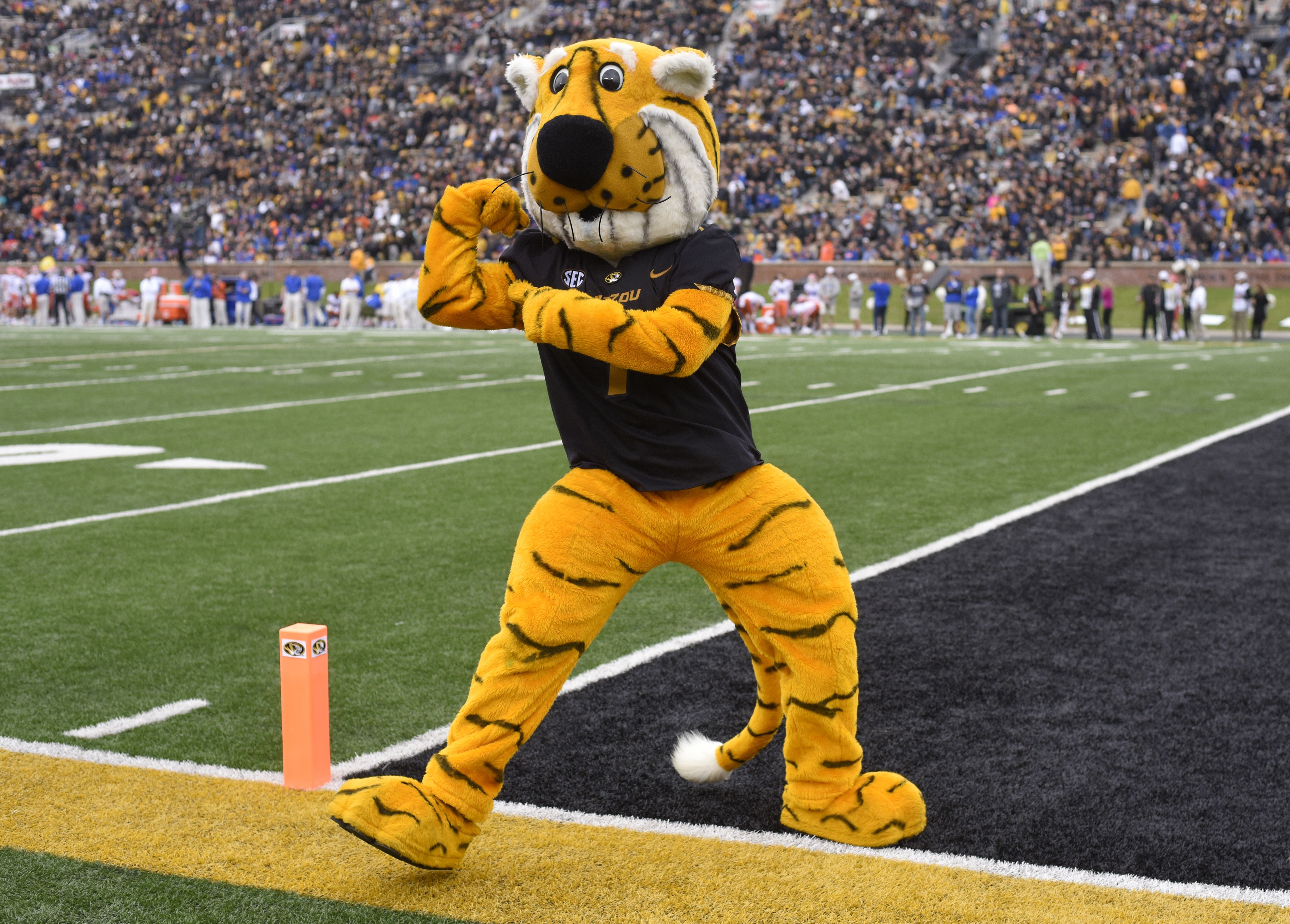 Missouri Football Tigers closer to top25