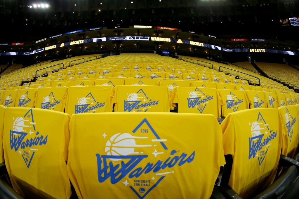 Warriors fan reveals how he was able to sneak into courtside seats
