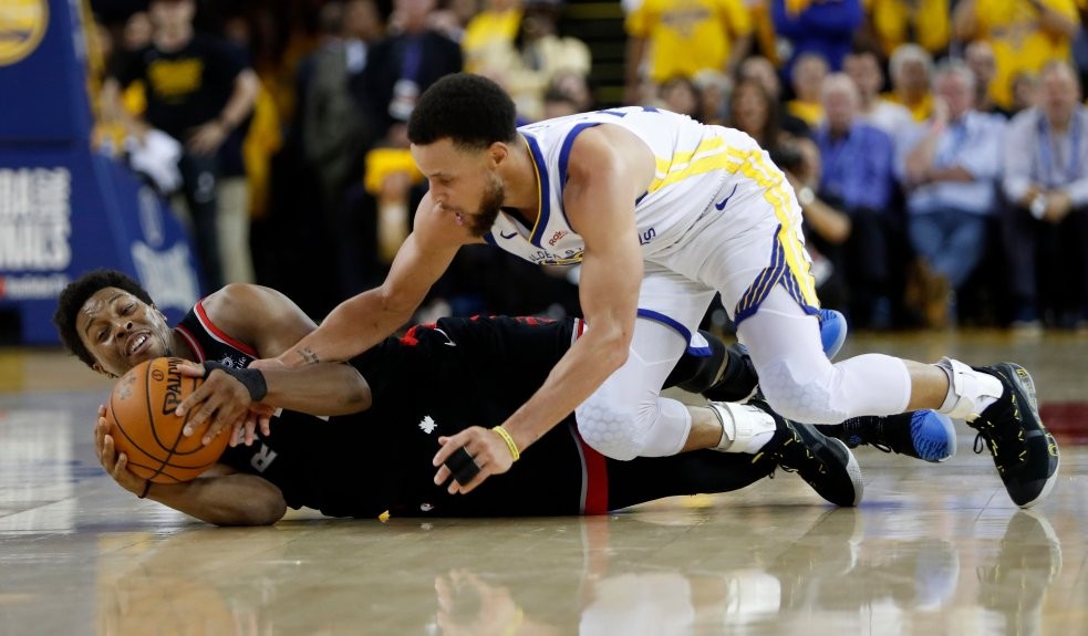 Courtside Warriors fan grabs Raptors’ Kyle Lowry in Game 3