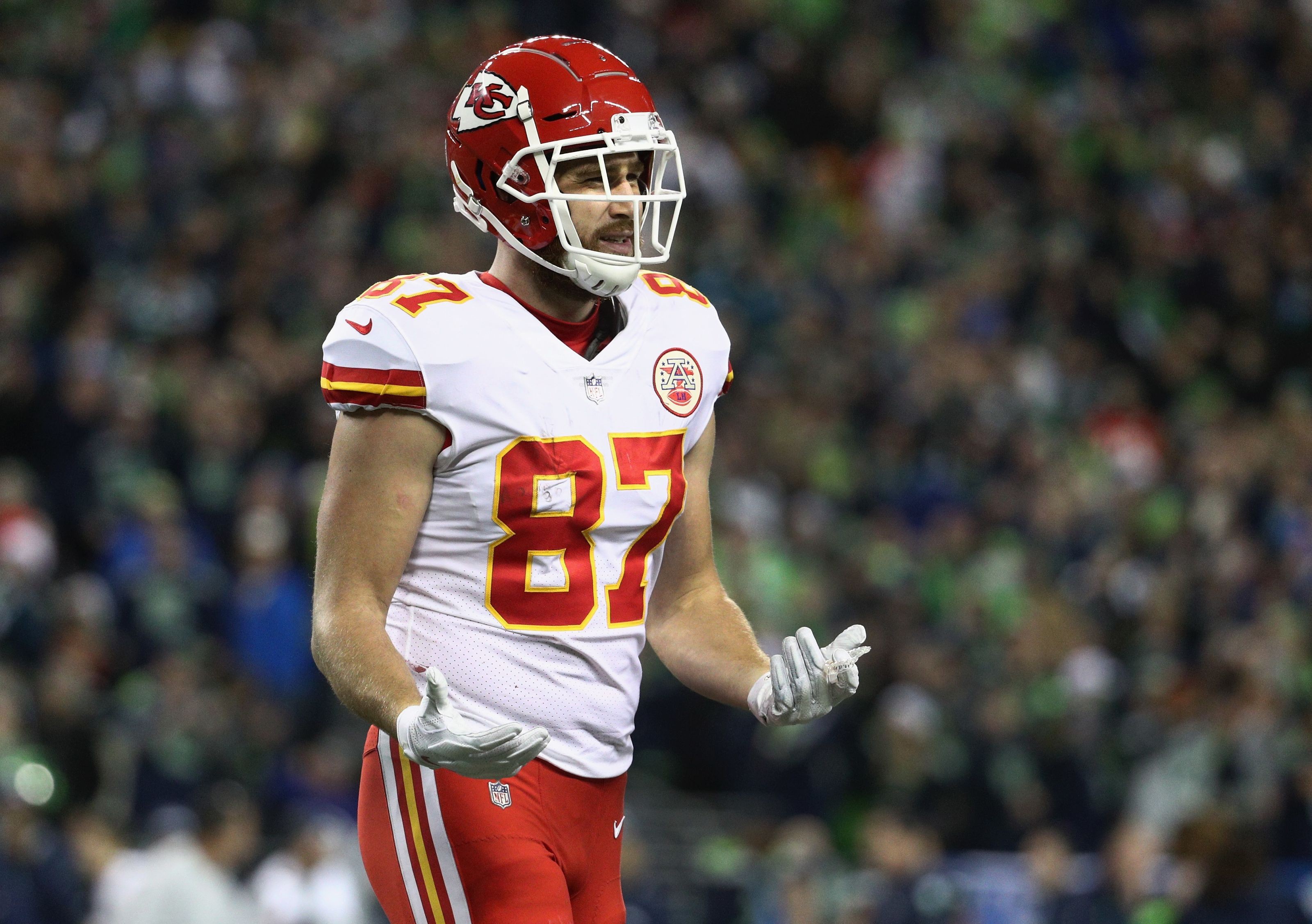 Travis Kelce bests Tony Gonzalez’s singleseason receptions record for