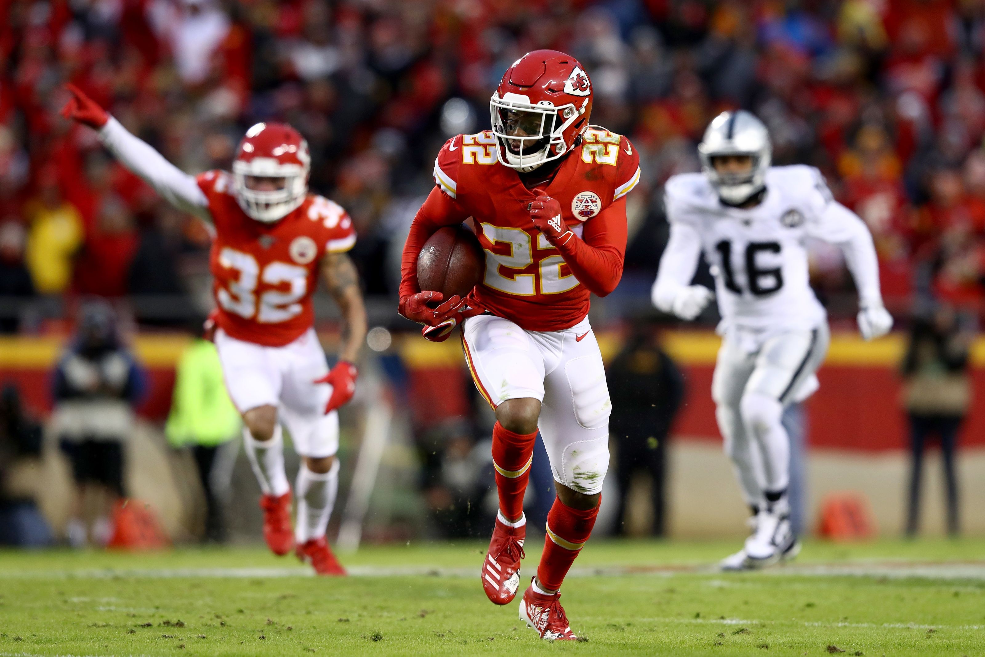 is-the-kansas-city-chiefs-defense-carrying-the-team