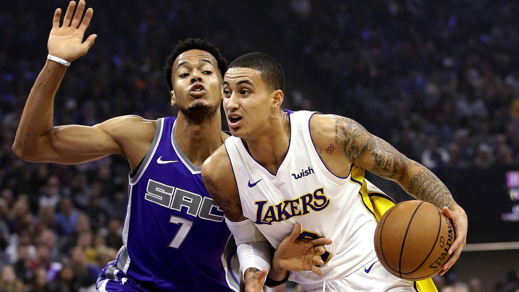 Kyle Kuzma doesn't play against Warriors because of back spasms.