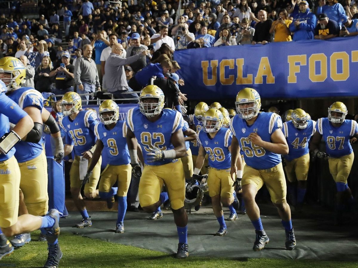 quarterback-situation-is-unclear-for-both-ucla-and-oregon-heading-into