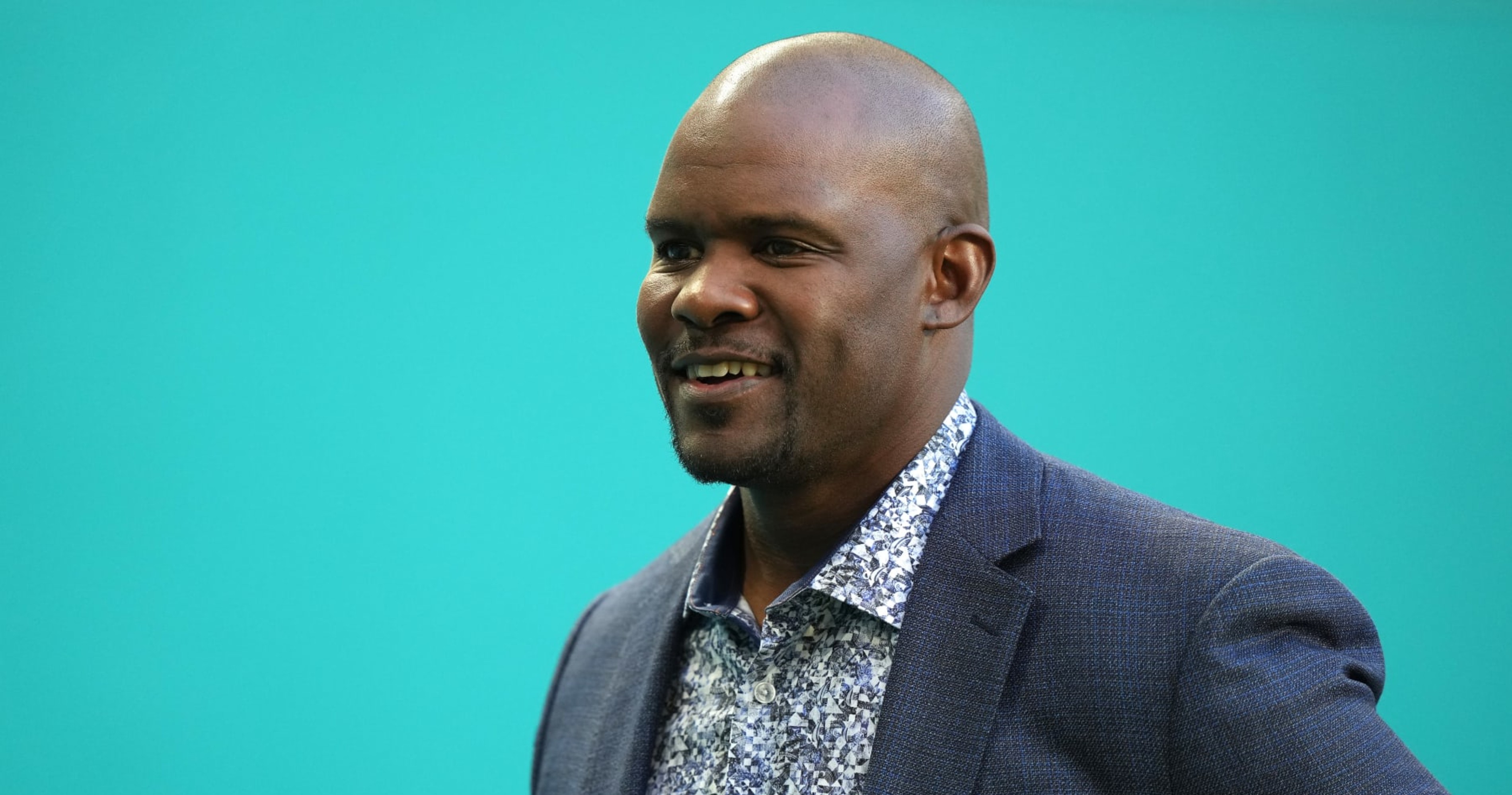 Report: Broncos to interview Brian Flores, Sean Desai for DC position