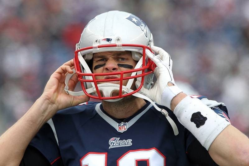 Tom Brady Among 32 Players Whose 2018 Helmet Types Banned by NFL for