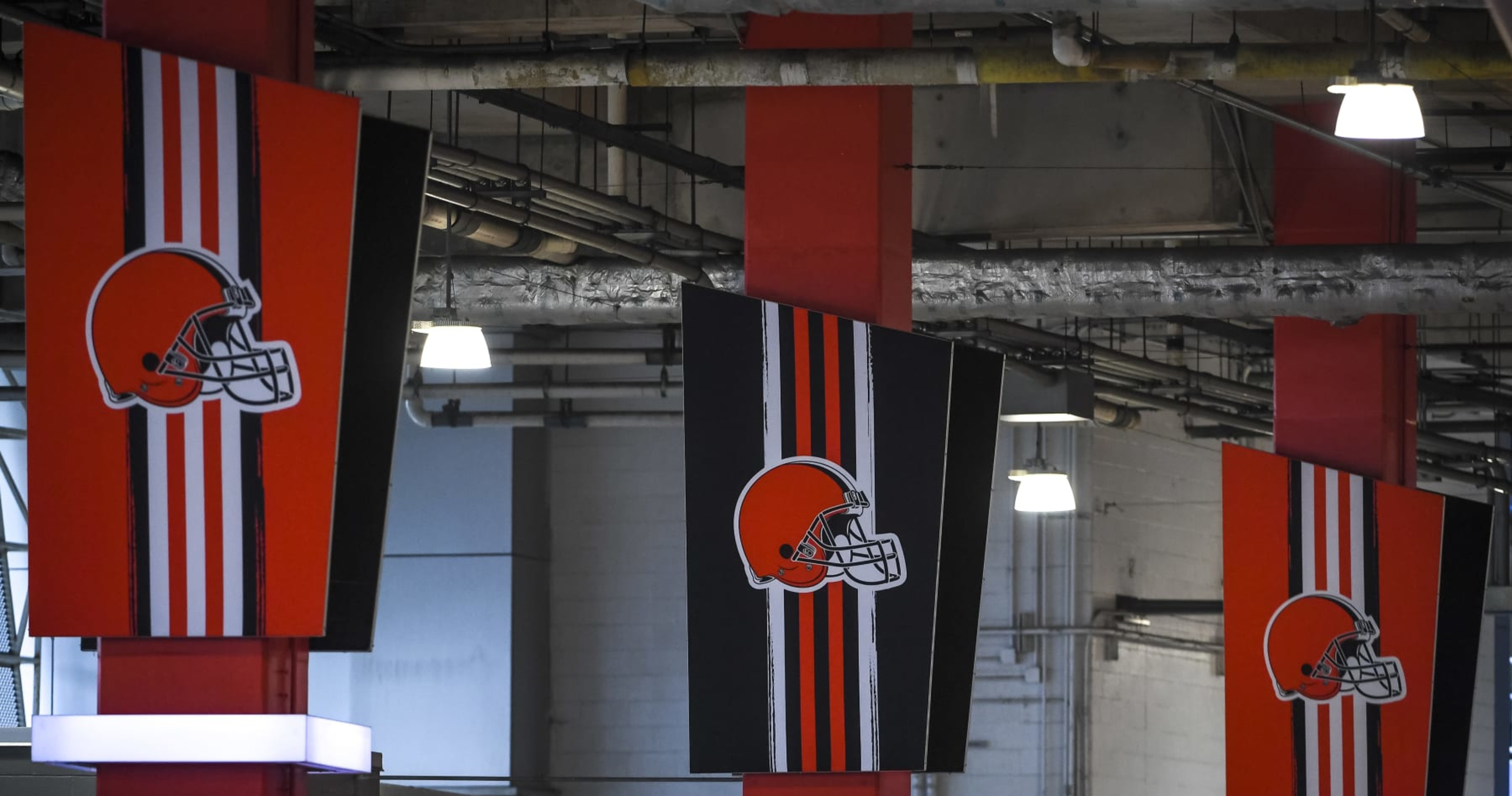 Browns unveil new logo that looks like old logo