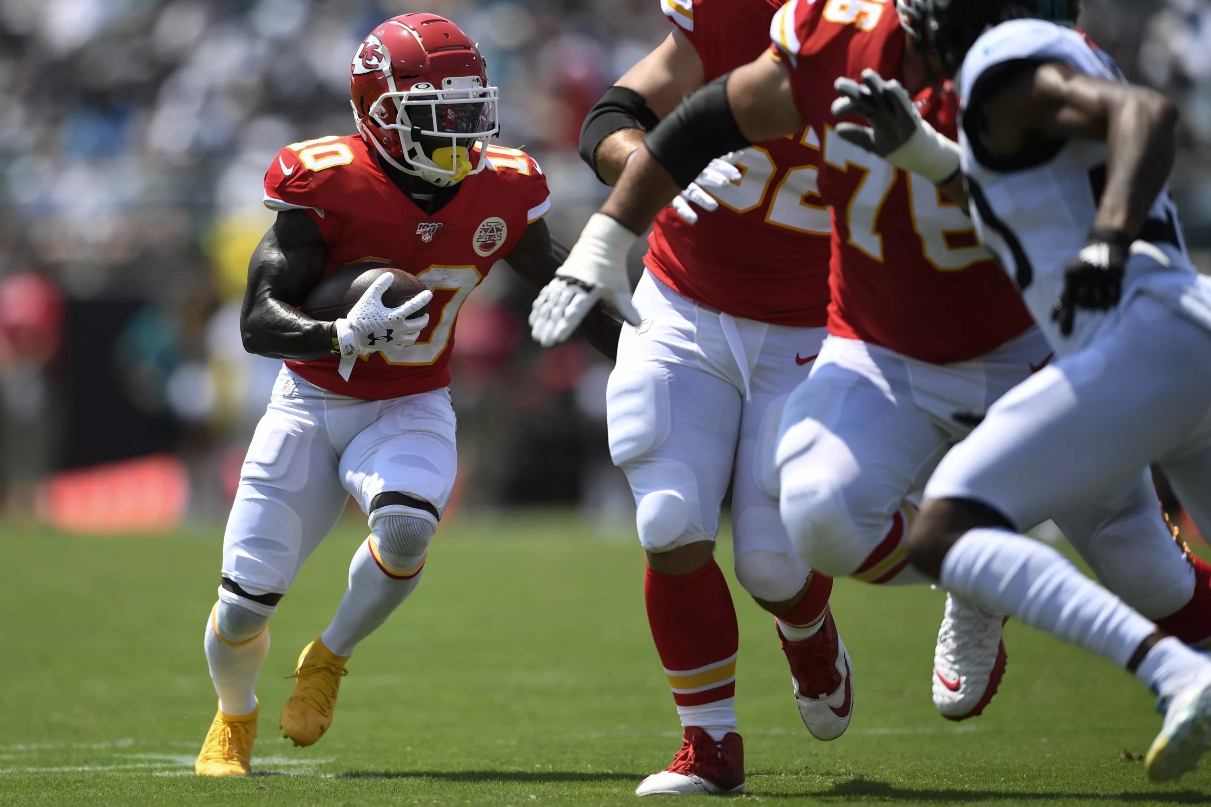 Report: Tyreek Hill having “tests on injured collarbone”