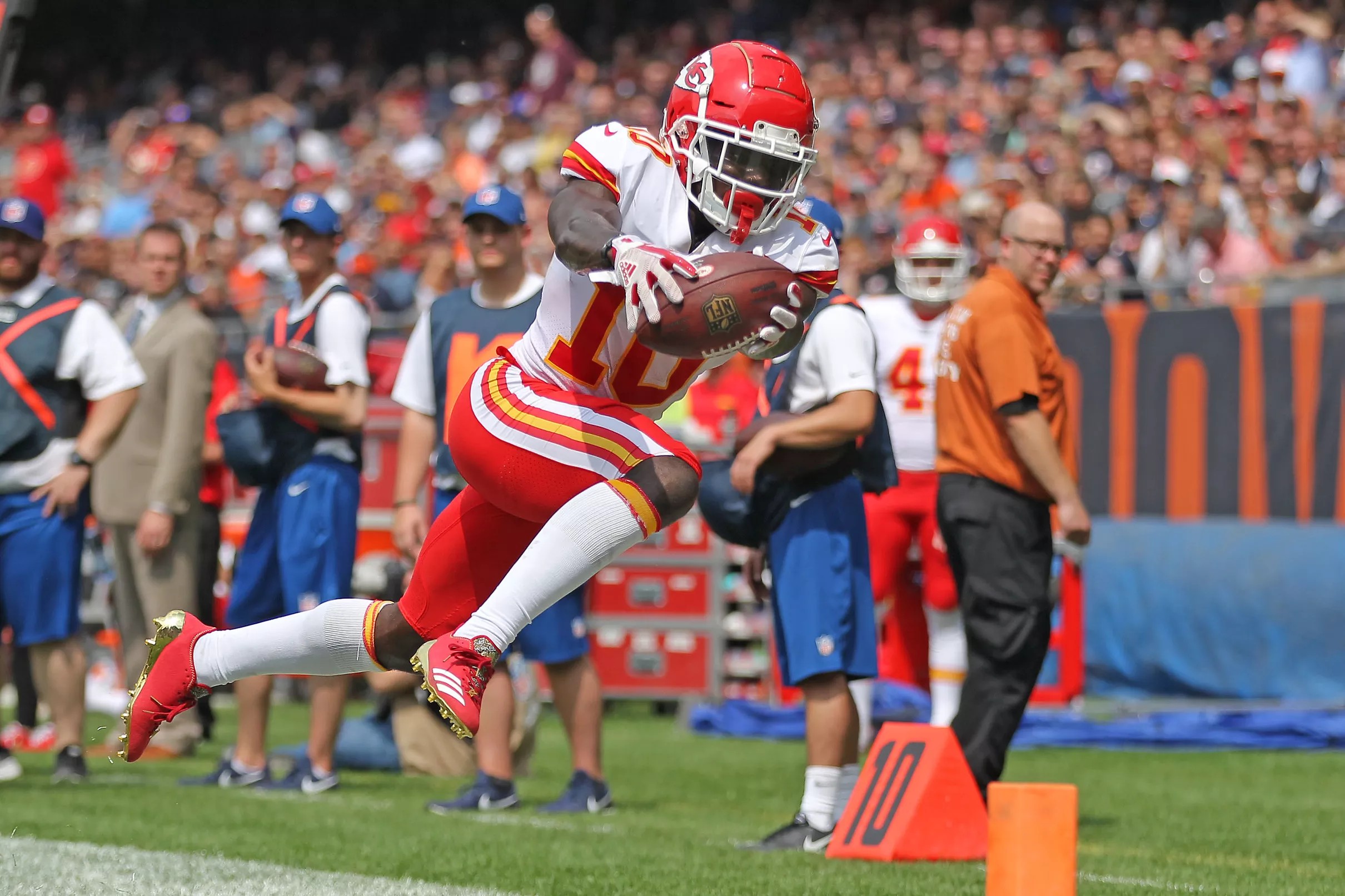 Arrowheadlines: Tyreek Hill could see a raise at the end of his contract in...