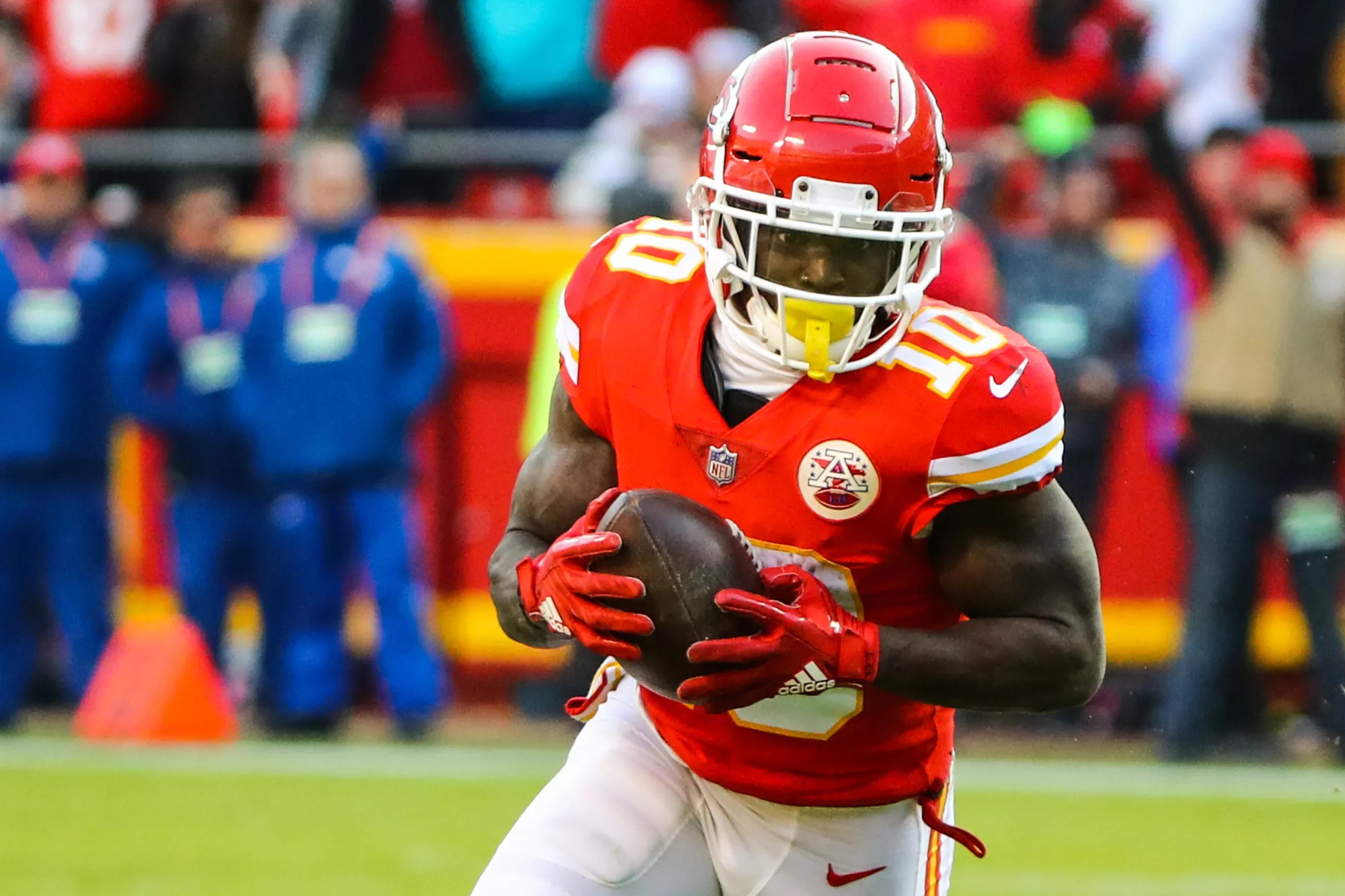 Report Chiefs “remain interested” in extending Tyreek Hill’s contract