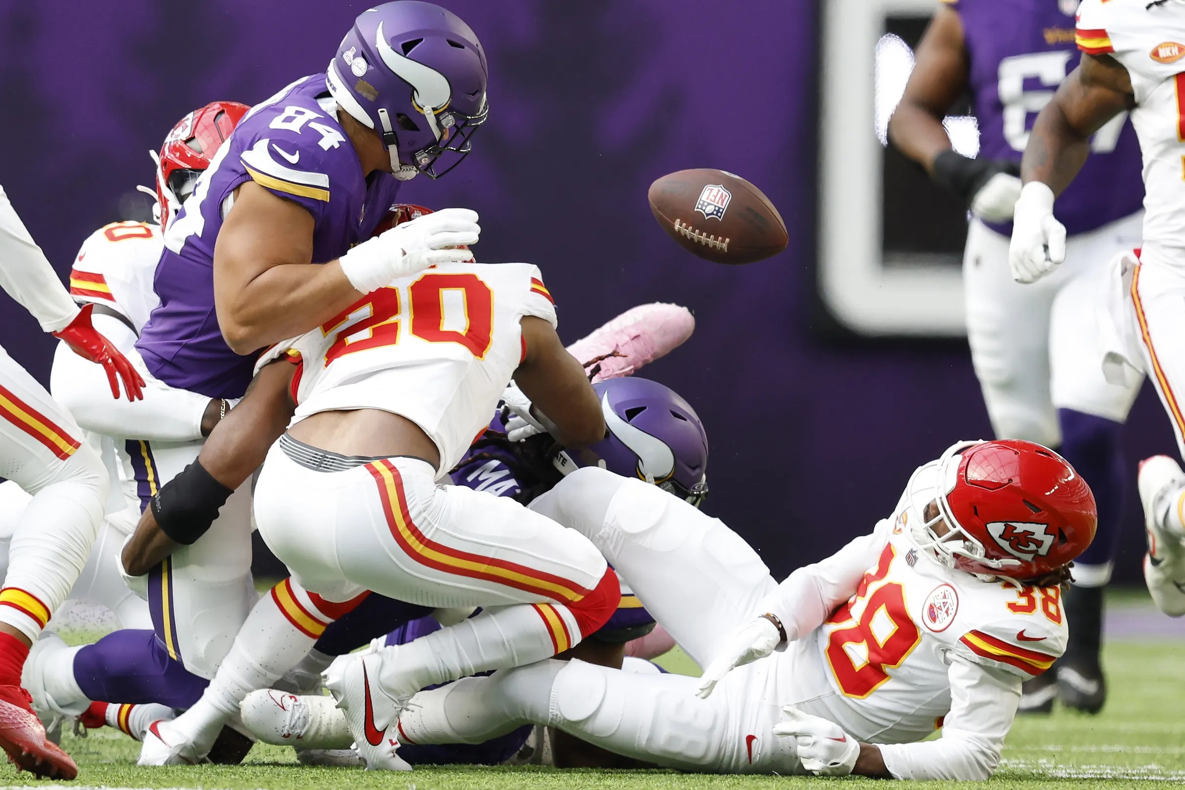 Mahomes throws for 3 TDs, Chiefs overwhelm Buccaneers 41-31 - Hawaii  Tribune-Herald