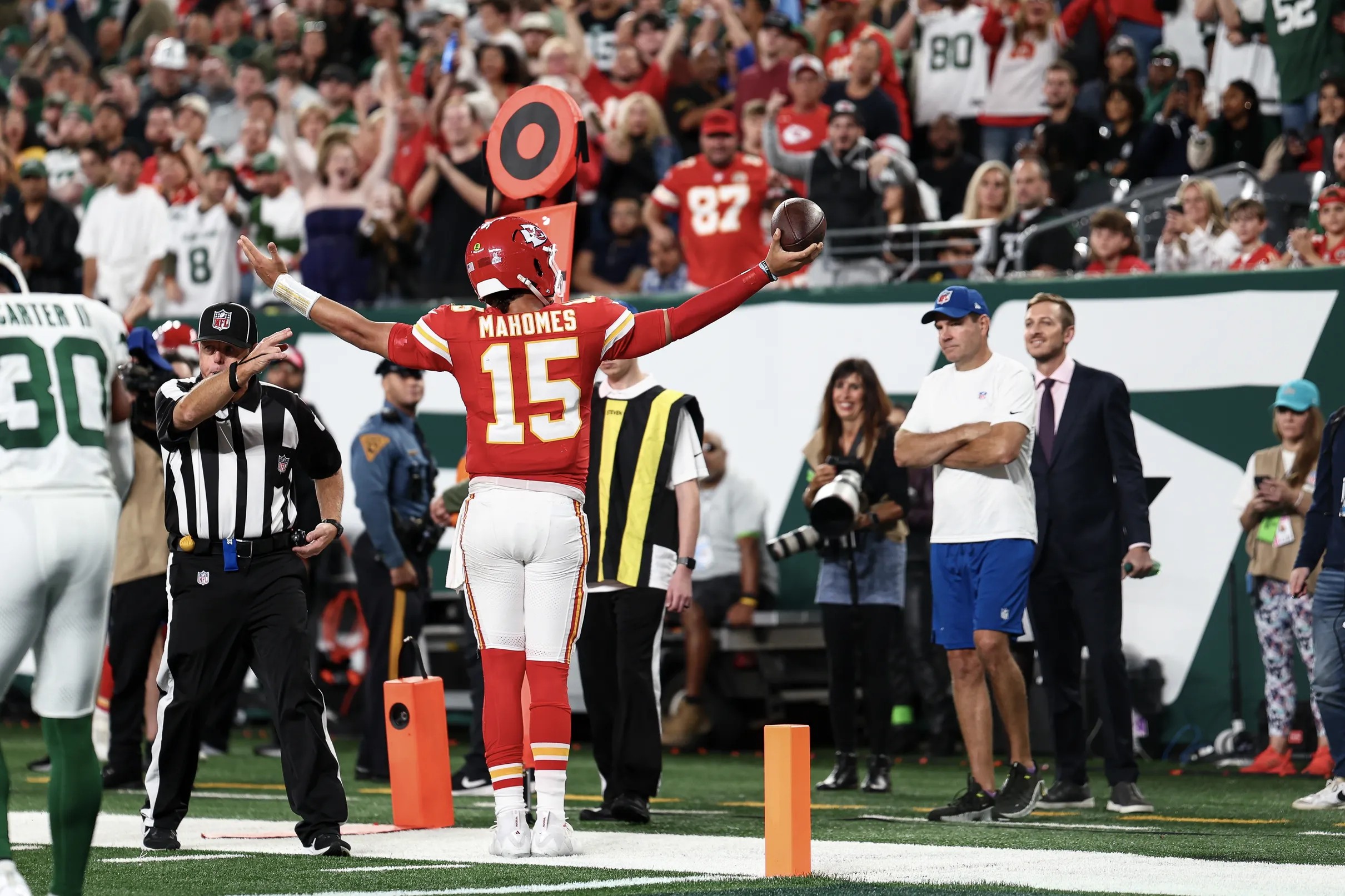 Mahomes becomes fastest to 200 TD passes in NFL history