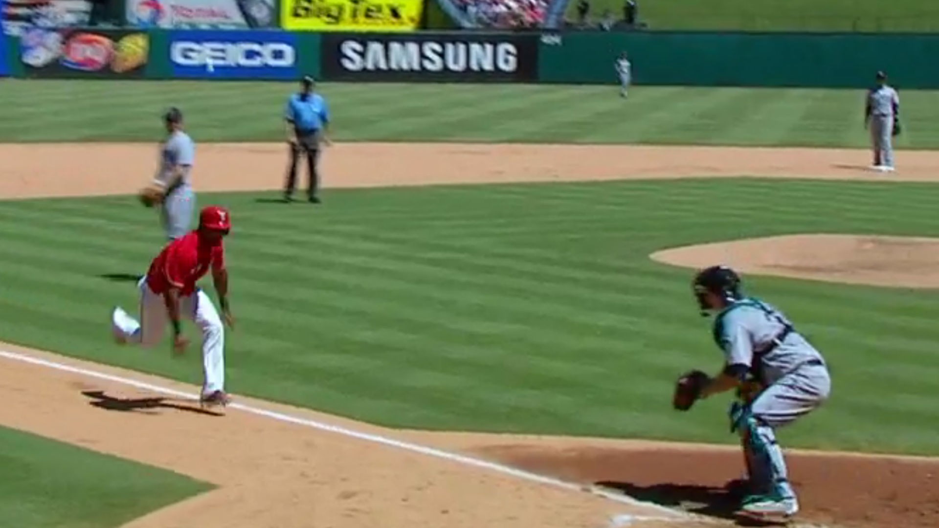 Rangers Elvis Andrus Completely Fakes Out Left Fielder To Steal A Run