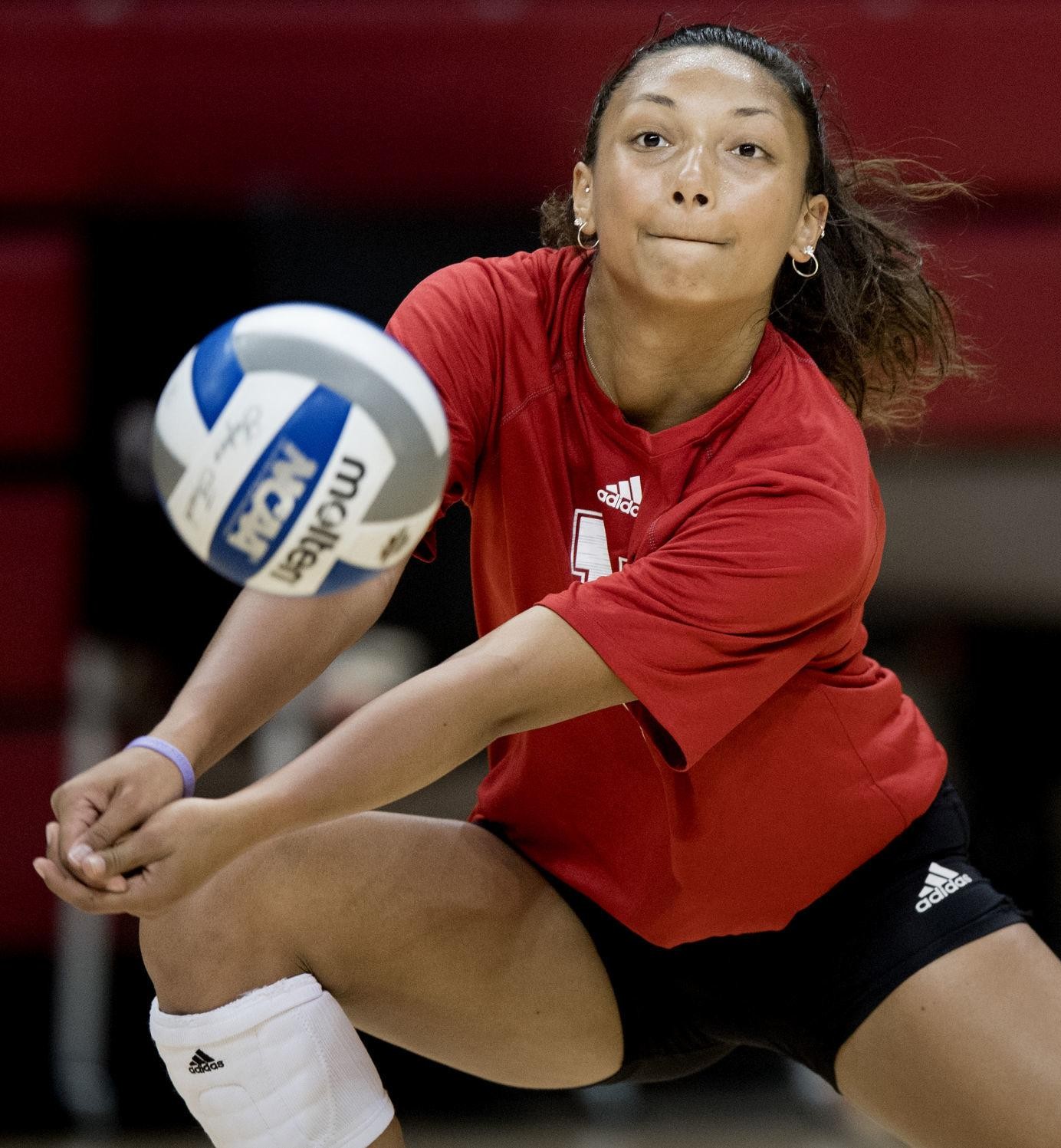 Early arriving Nebraska volleyball freshmen get chance to play with