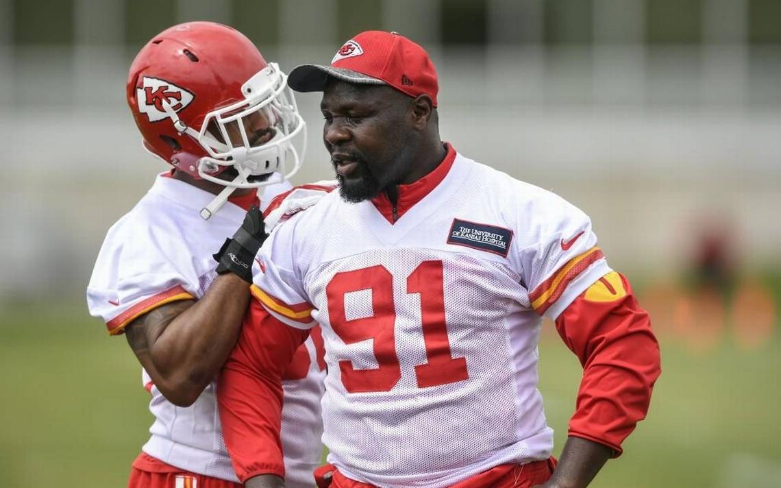 Source Chiefs linebacker Tamba Hali intends to play in 2017, and