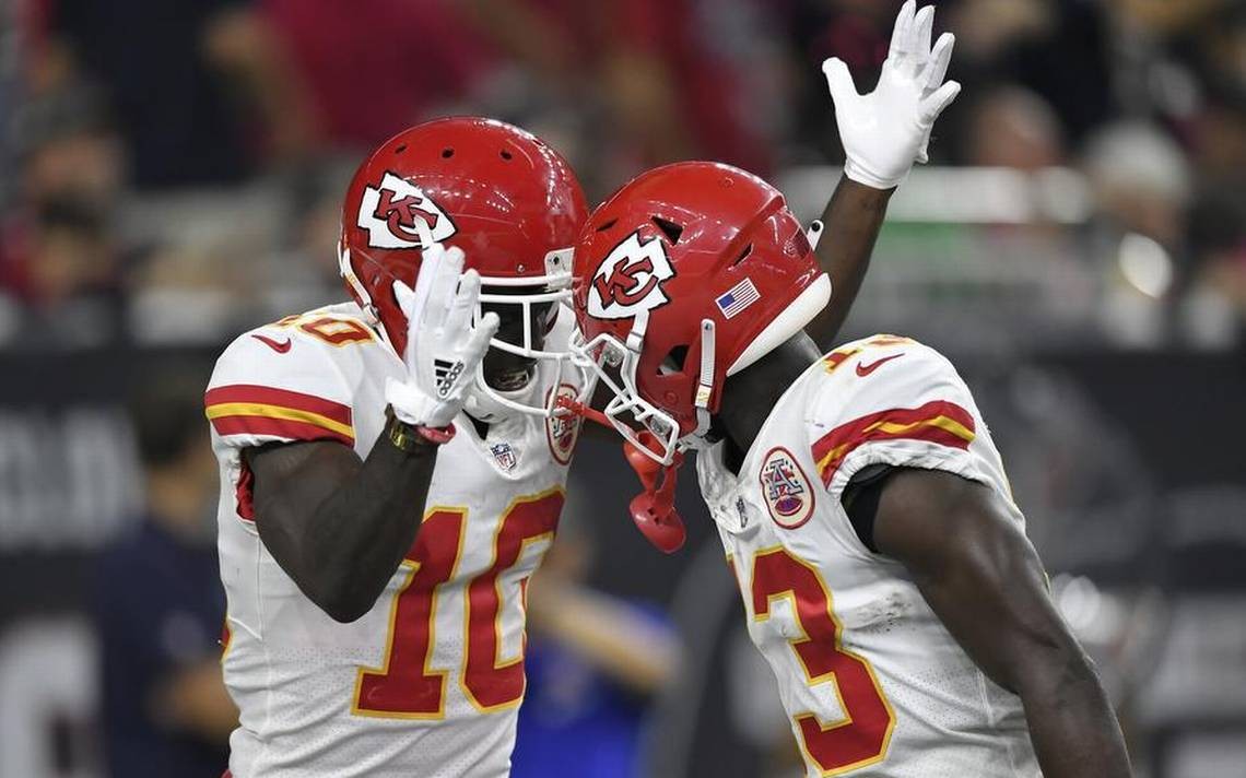 Chiefs Remain Unbeaten With 42-34 Win Over Texans