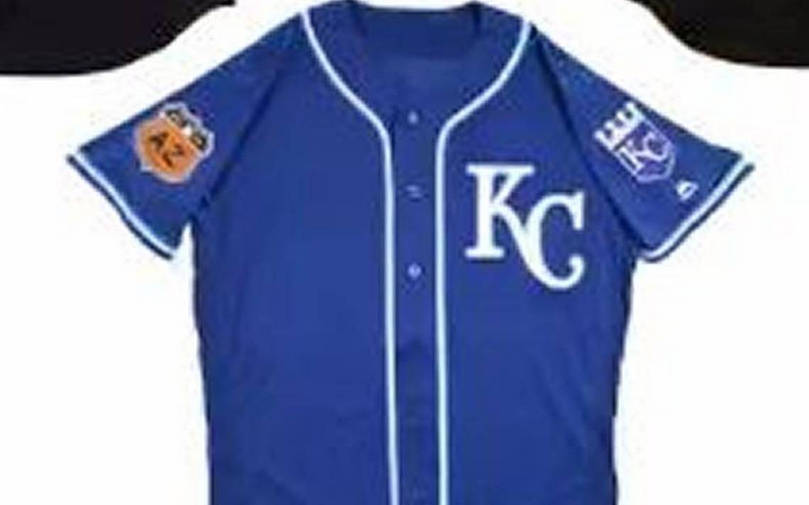 Royals’ springtraining caps and jerseys are unveiled