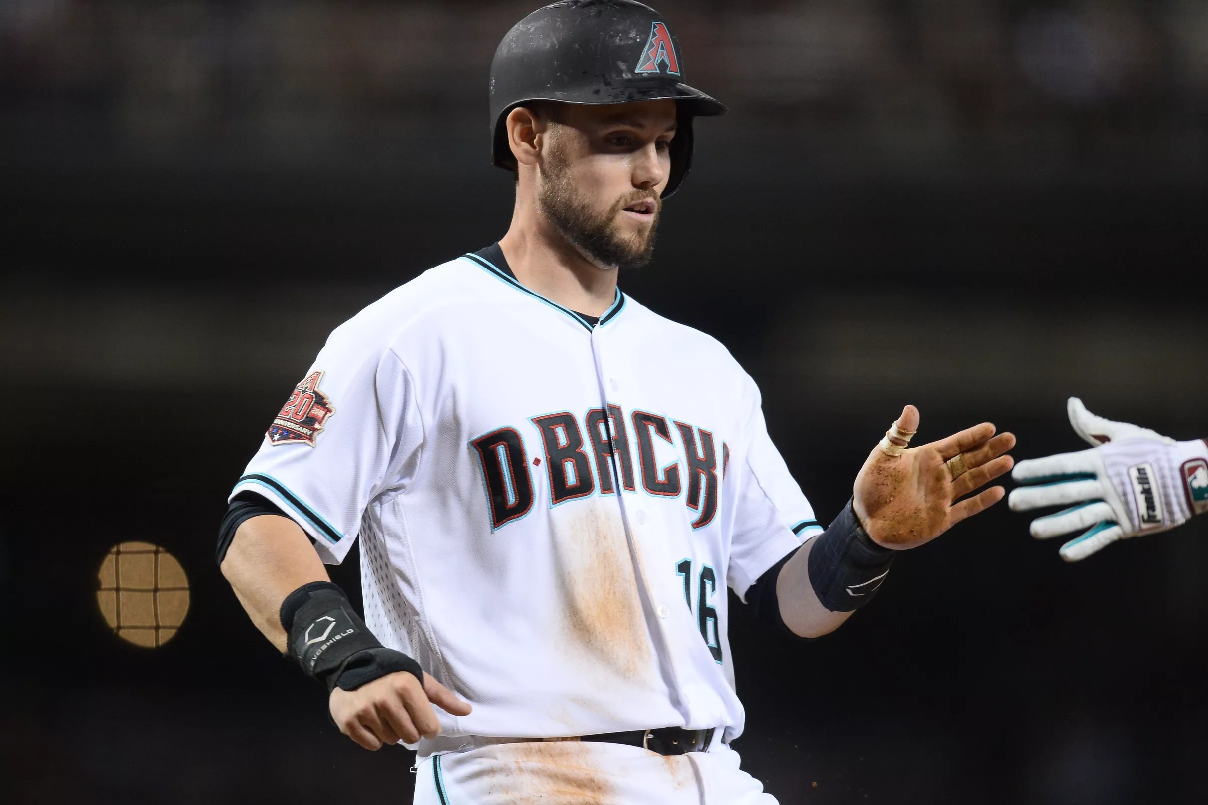 Royals sign versatile utility player Chris Owings