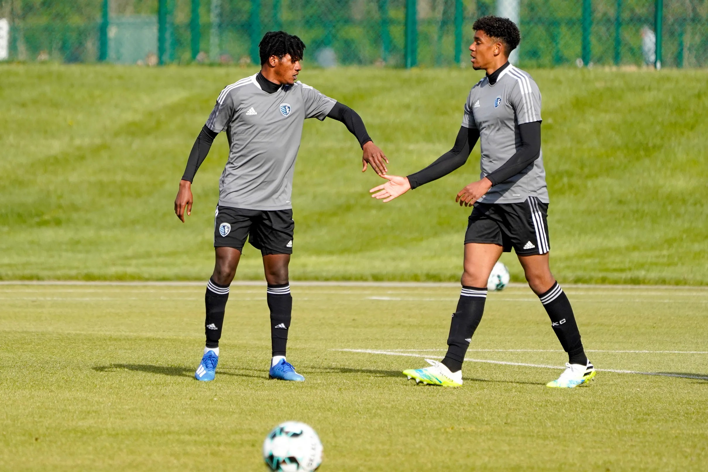 Sporting KC II sign forward Rojay Smith