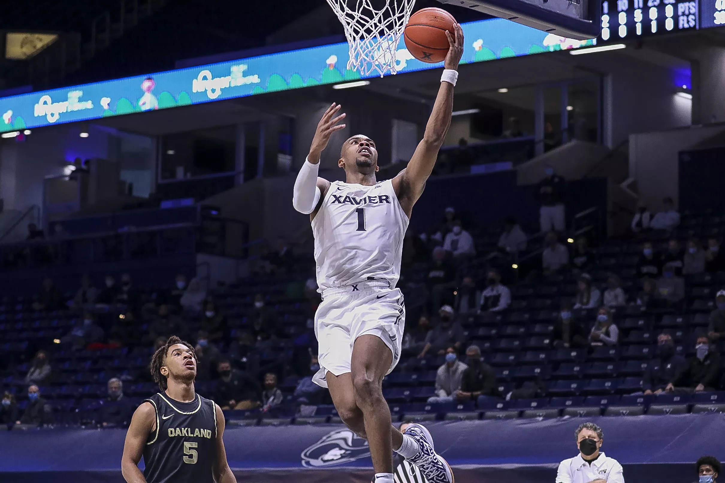 Xavier blows past Oakland to open Xavier Invitational