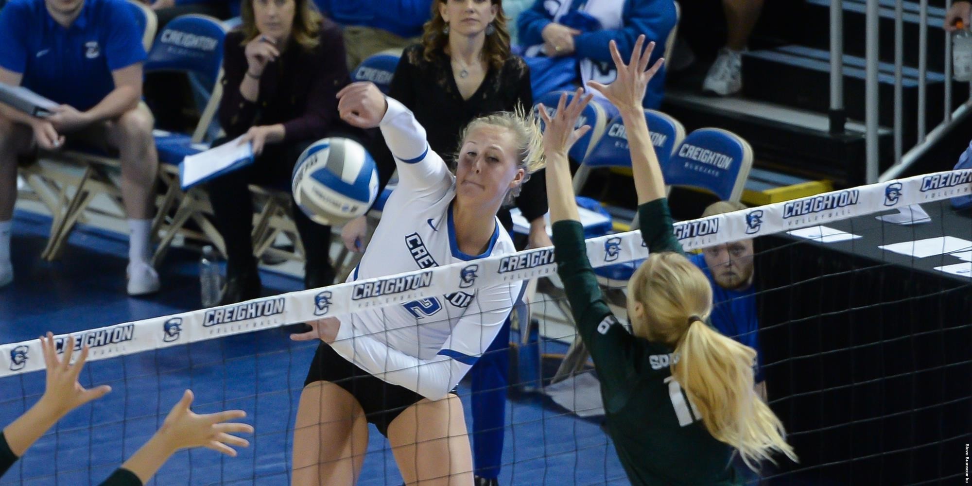 15 Volleyball Tops Wolfpack As Kloth Surpasses 1,000 Kills
