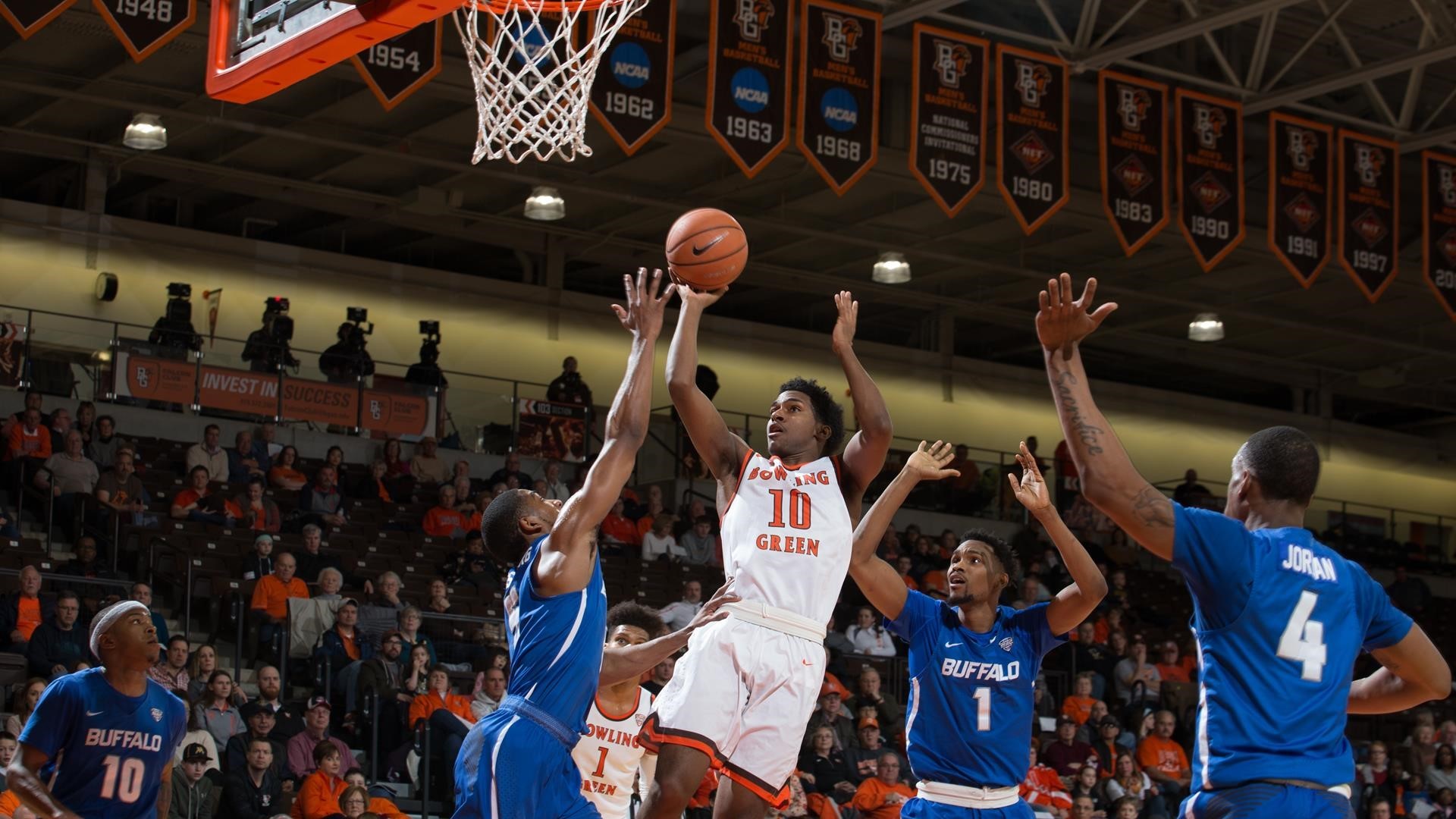 Buffalo Beats Bowling Green On Senior Night