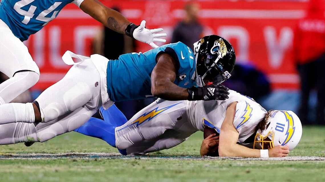 Trevor Lawrence, Jaguars comeback to beat Chargers in AFC wild card