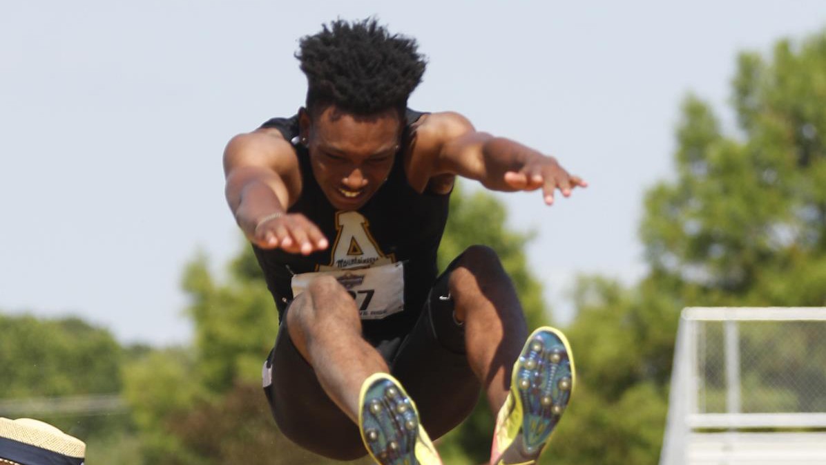 Jordan Johnson Sets School Record in Long Jump; Men's Track & Field