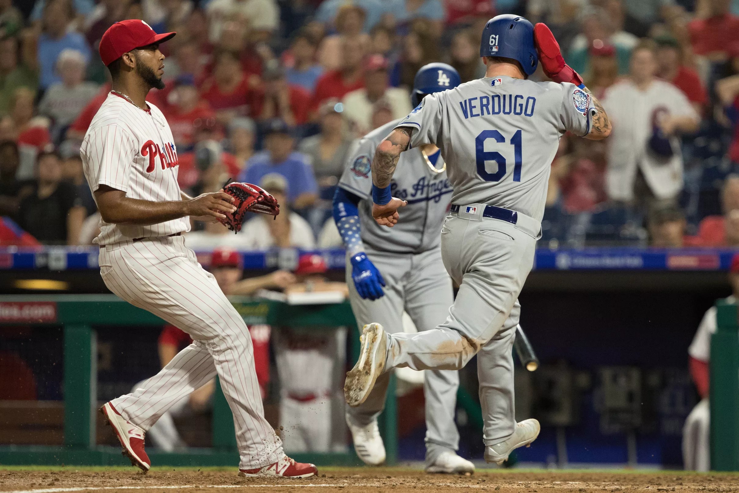 Dodgers score two in the ninth, beat Phillies 76