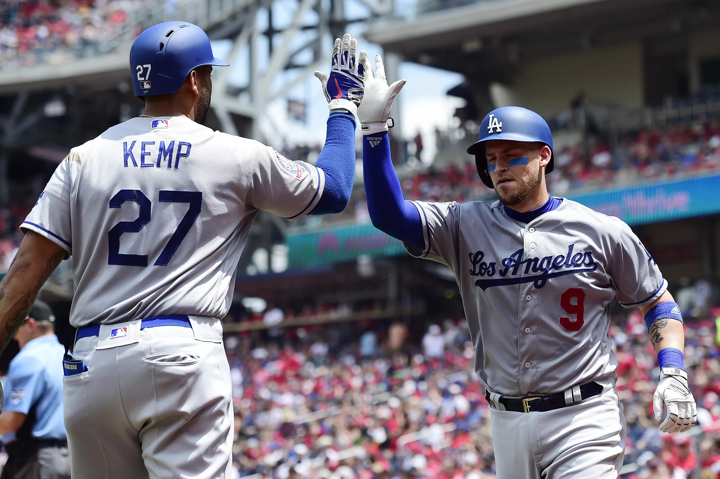 Dodgers set for firstplace showdown with Phillies