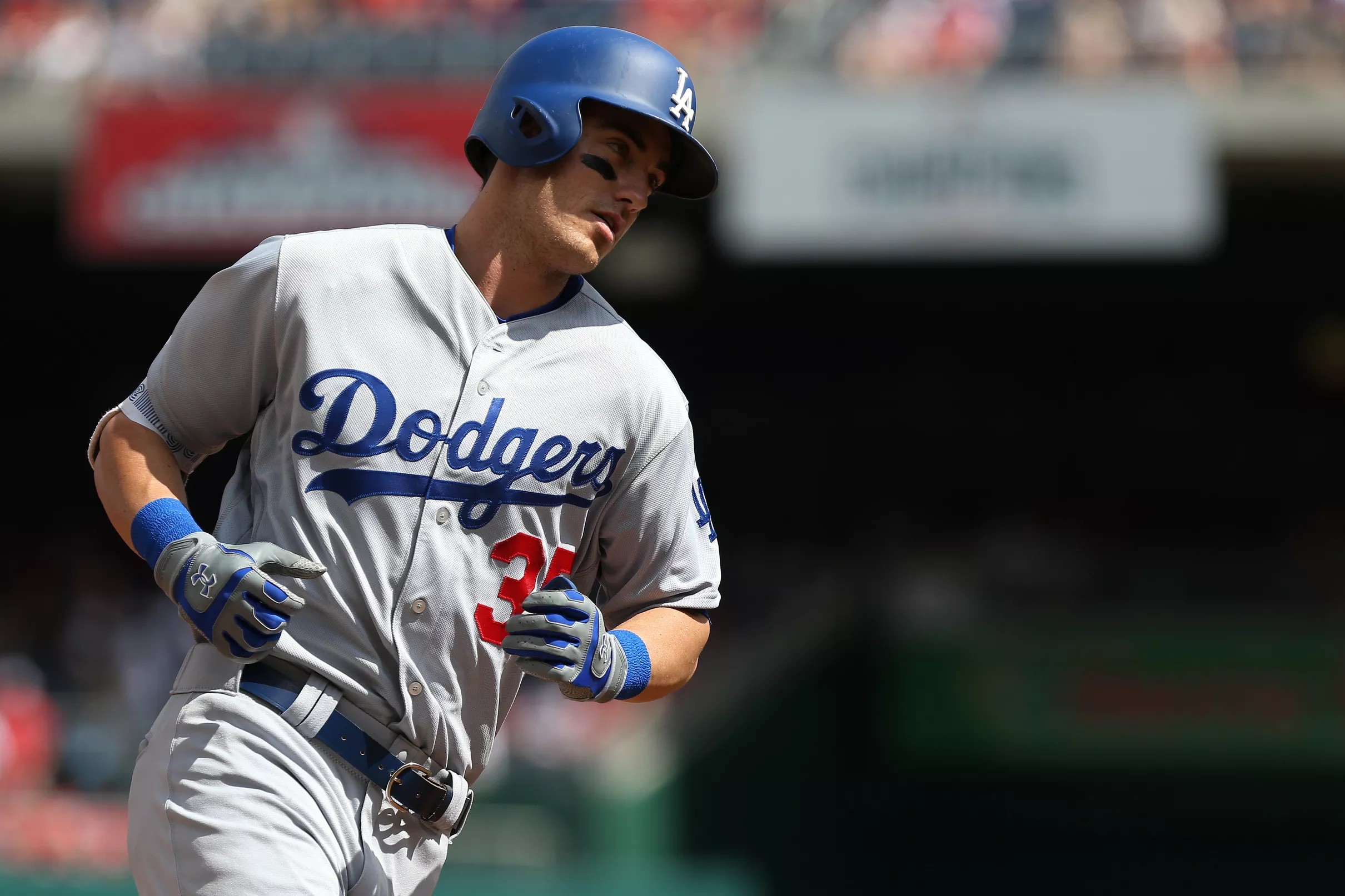 Cody Bellinger breaks NL record for home runs by a rookie