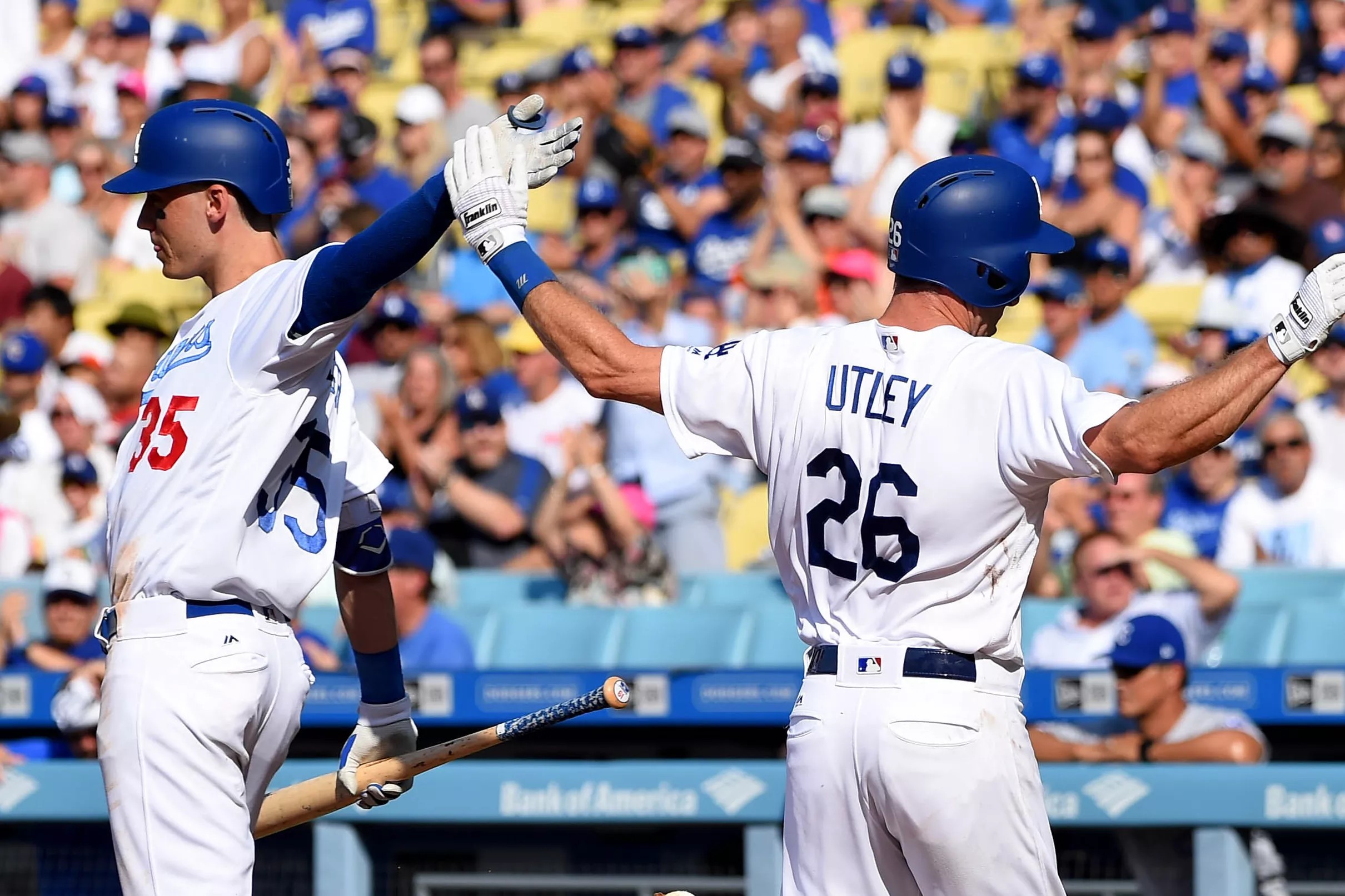 Dodgers win over Royals is a walk in the park
