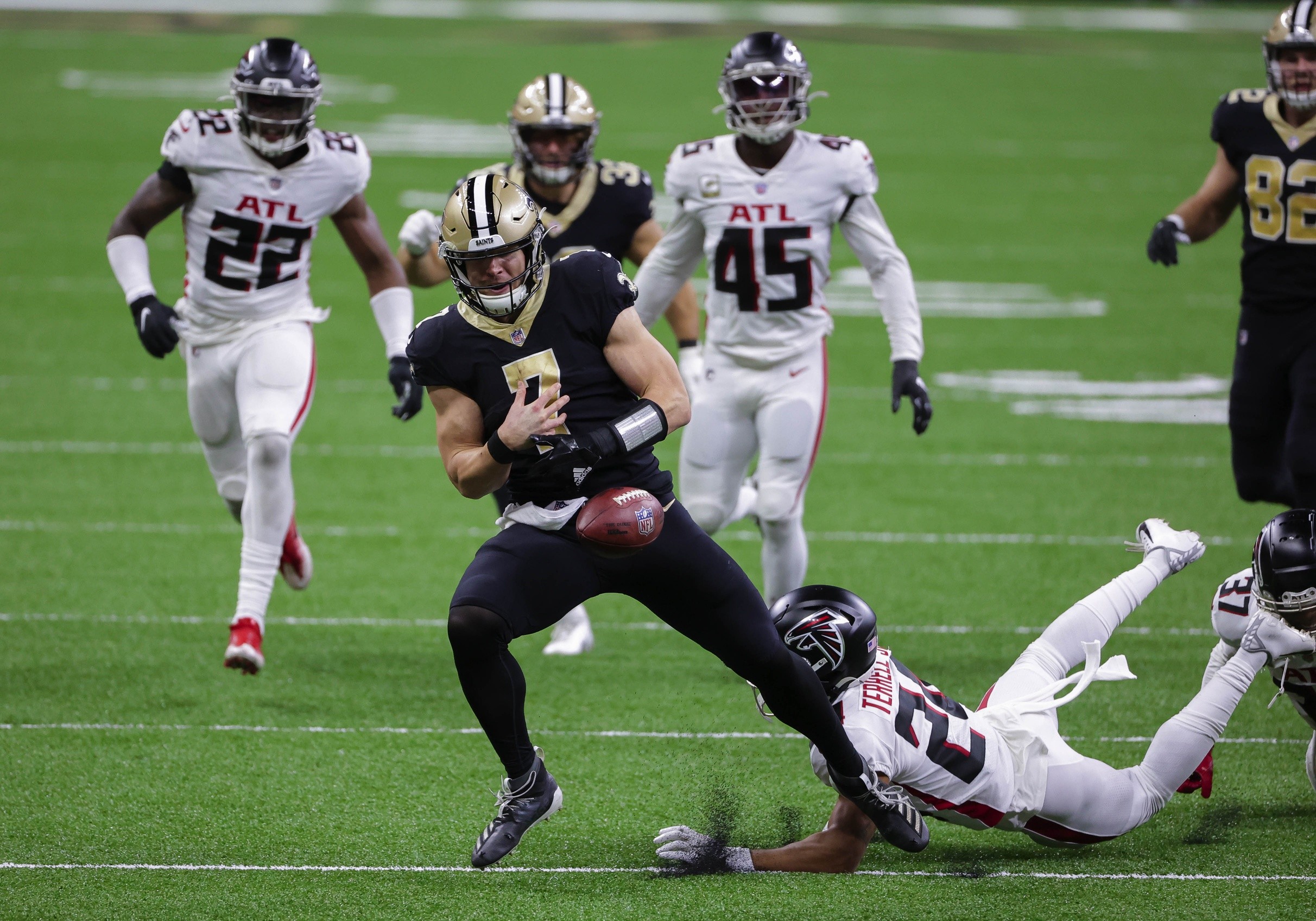 Week 12 Fantasy Football Waiver Wire Taysom &amp; More