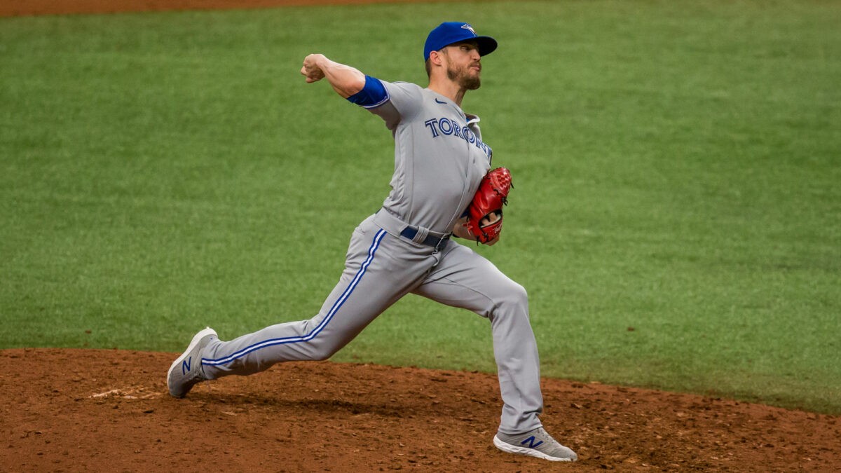 Ken Giles Signs 2Year Deal With Mariners