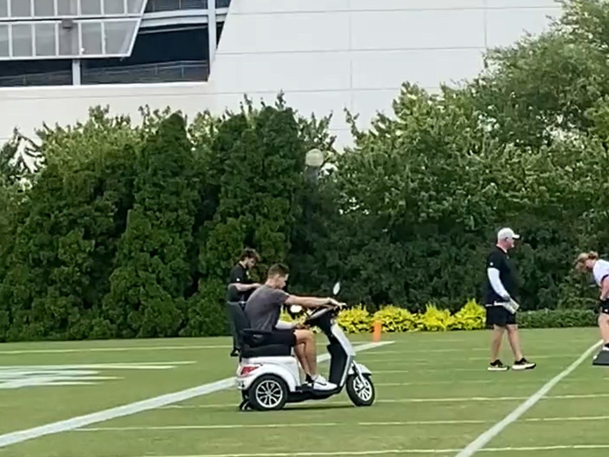 Joe Burrow Hits Bengals Training Camp On Scooter After Appendectomy 7349