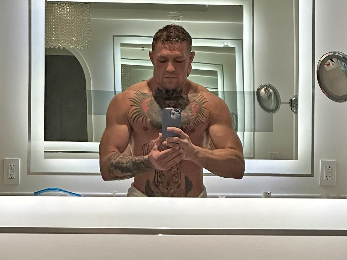 Conor McGregor Shows Off Ripped Body In Steamy Bathroom Selfie