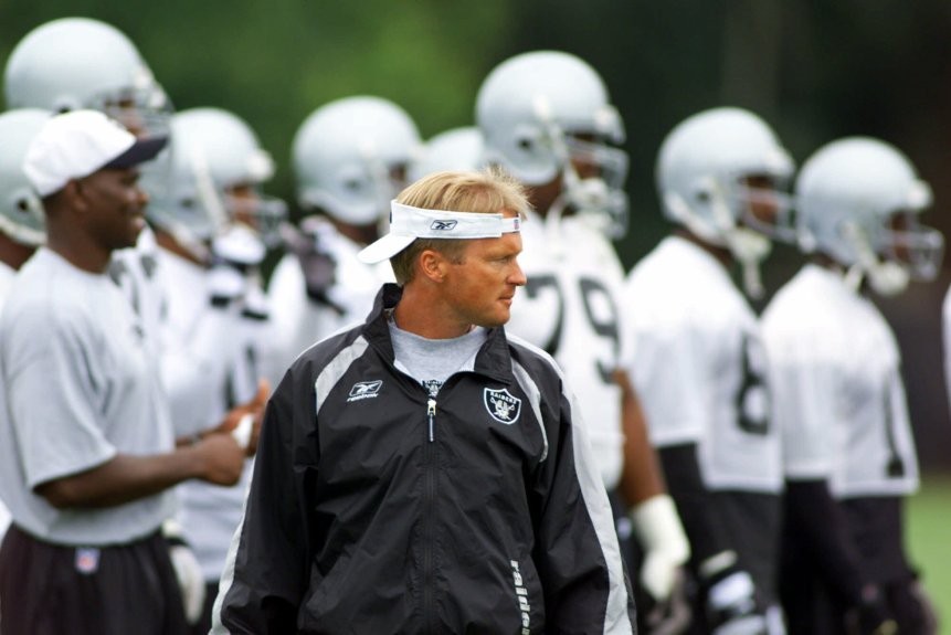 raiders-adjourn-for-offseason-and-await-word-on-gruden