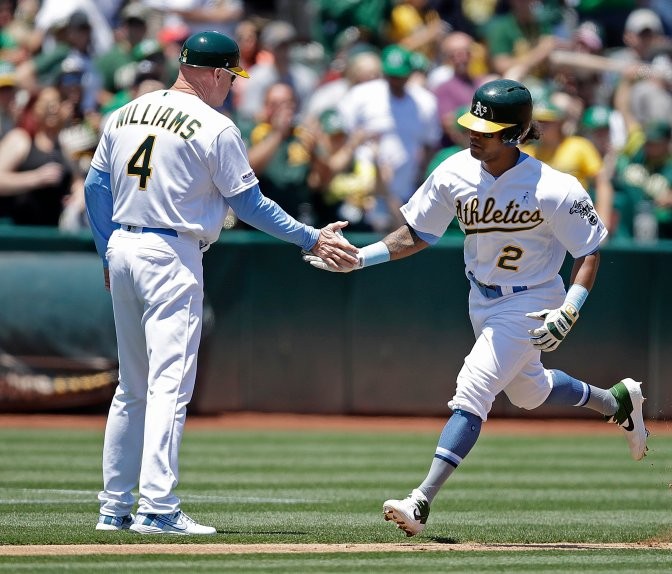 Mariners score four in eighth, take series from Athletics