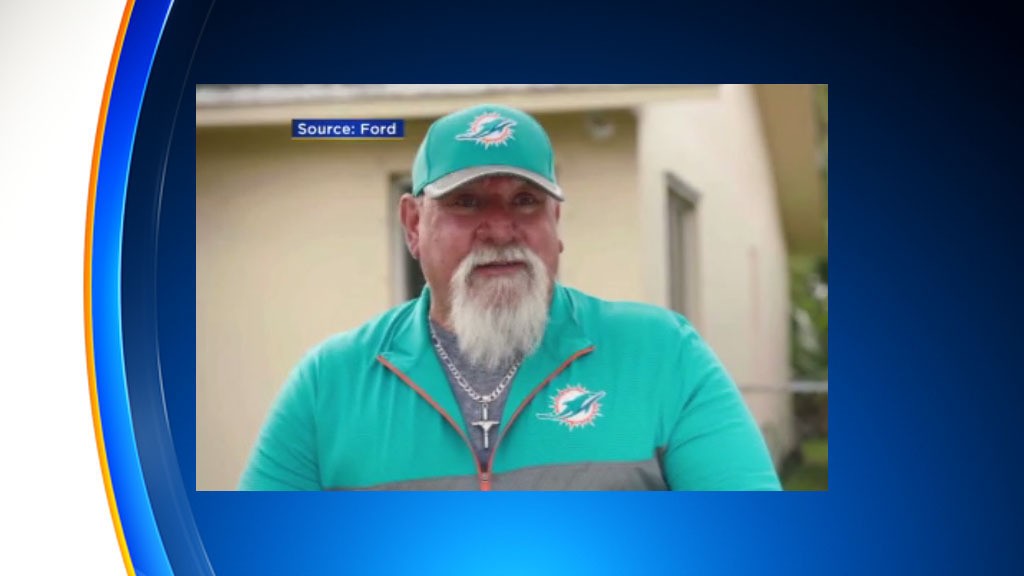 Miami Dolphins Super Fan 'Dolfan Maniac' Inducted Into Inaugural Ford 'Hall  Of Fans' - CBS Miami