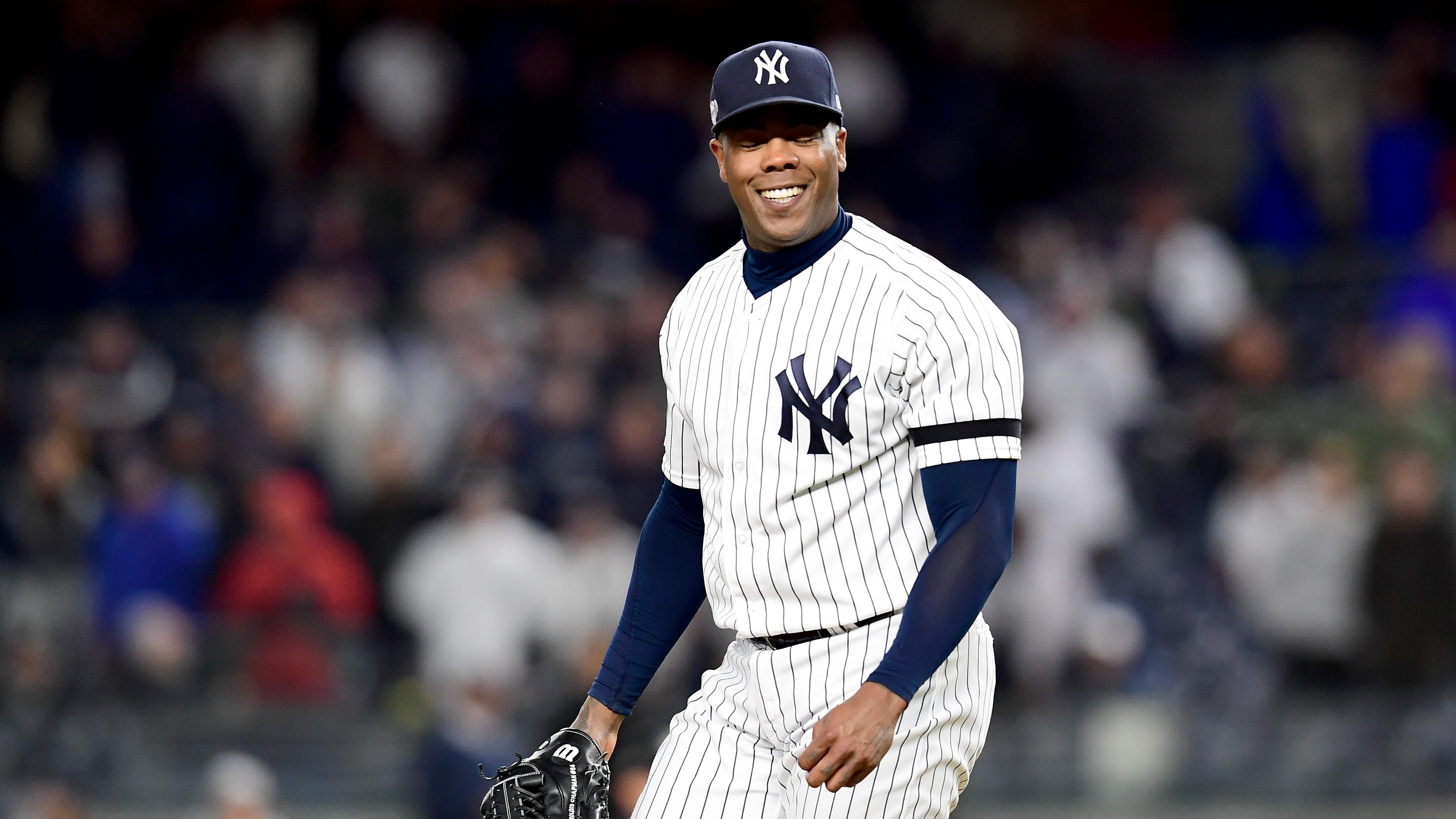 New York Yankees extend Aroldis Chapman through 2022 (Report)