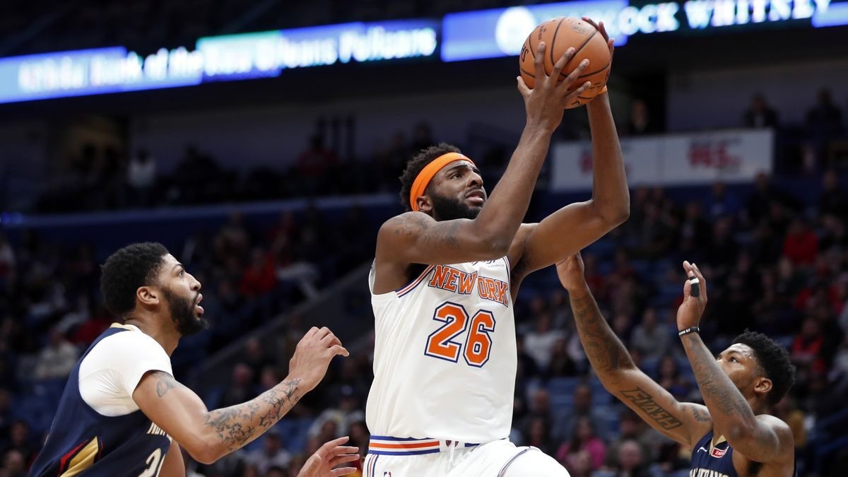 New York Knicks C Mitchell Robinson slowed by knee injury (Report)