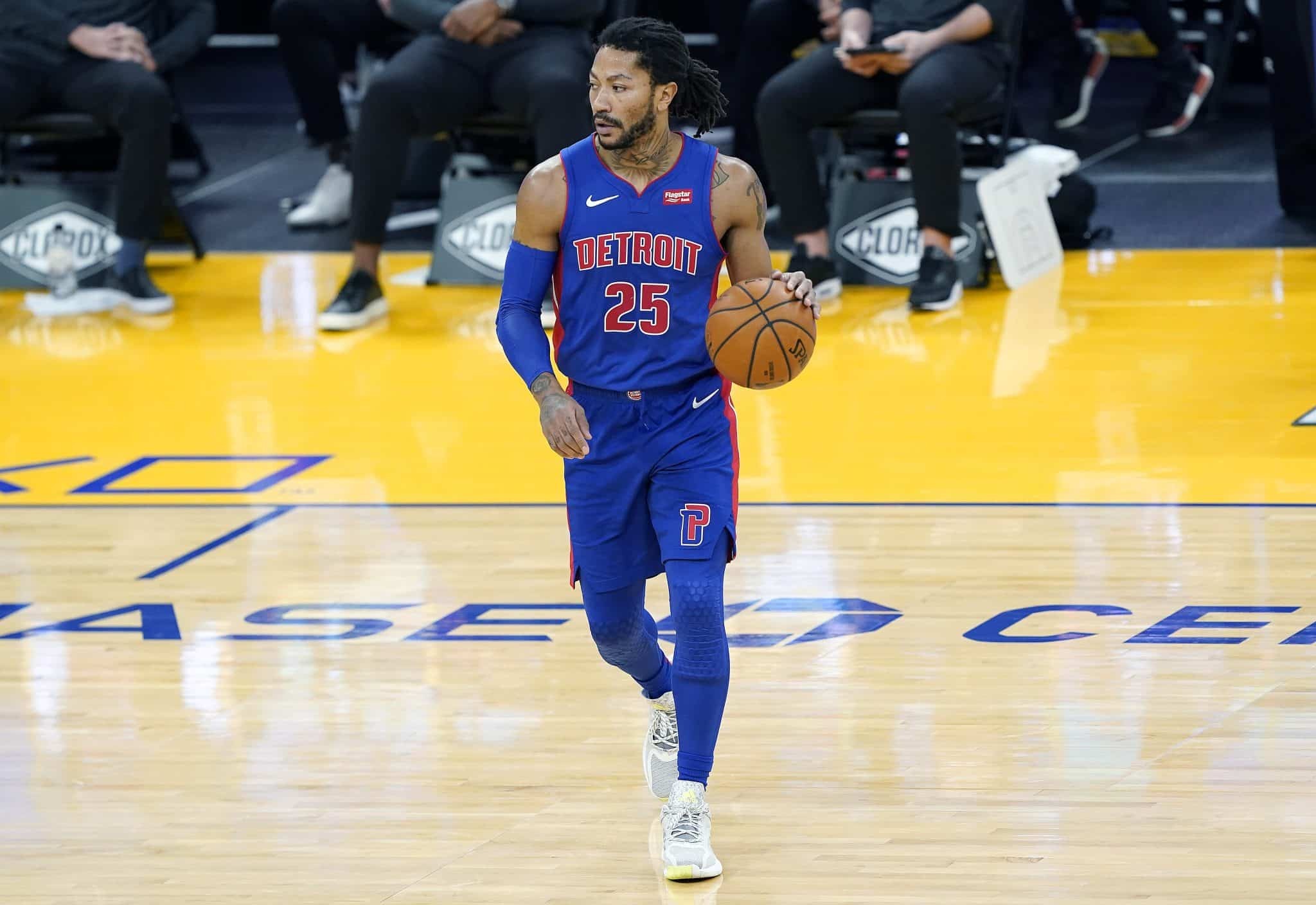 New York Knicks Officially Reacquire PG Derrick Rose