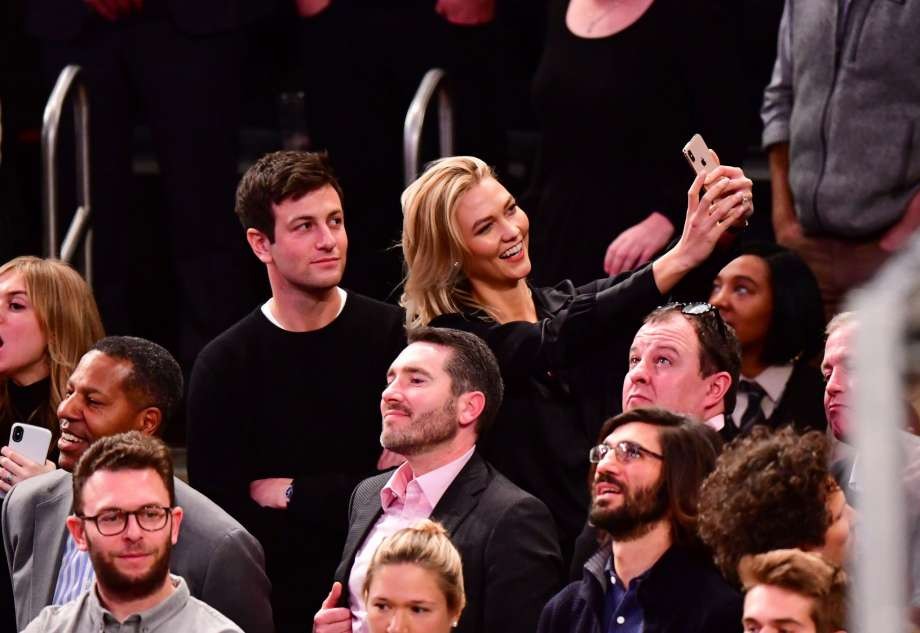 Celebrities sitting courtside for Rockets' win over Knicks