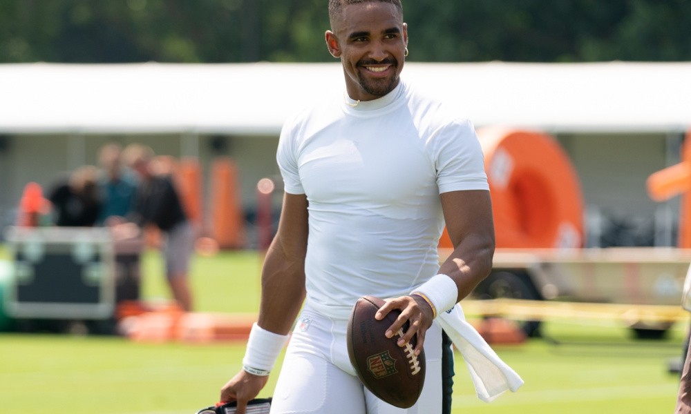 Watch Jalen Hurts laugh uncontrollably with A.J. Brown after trade